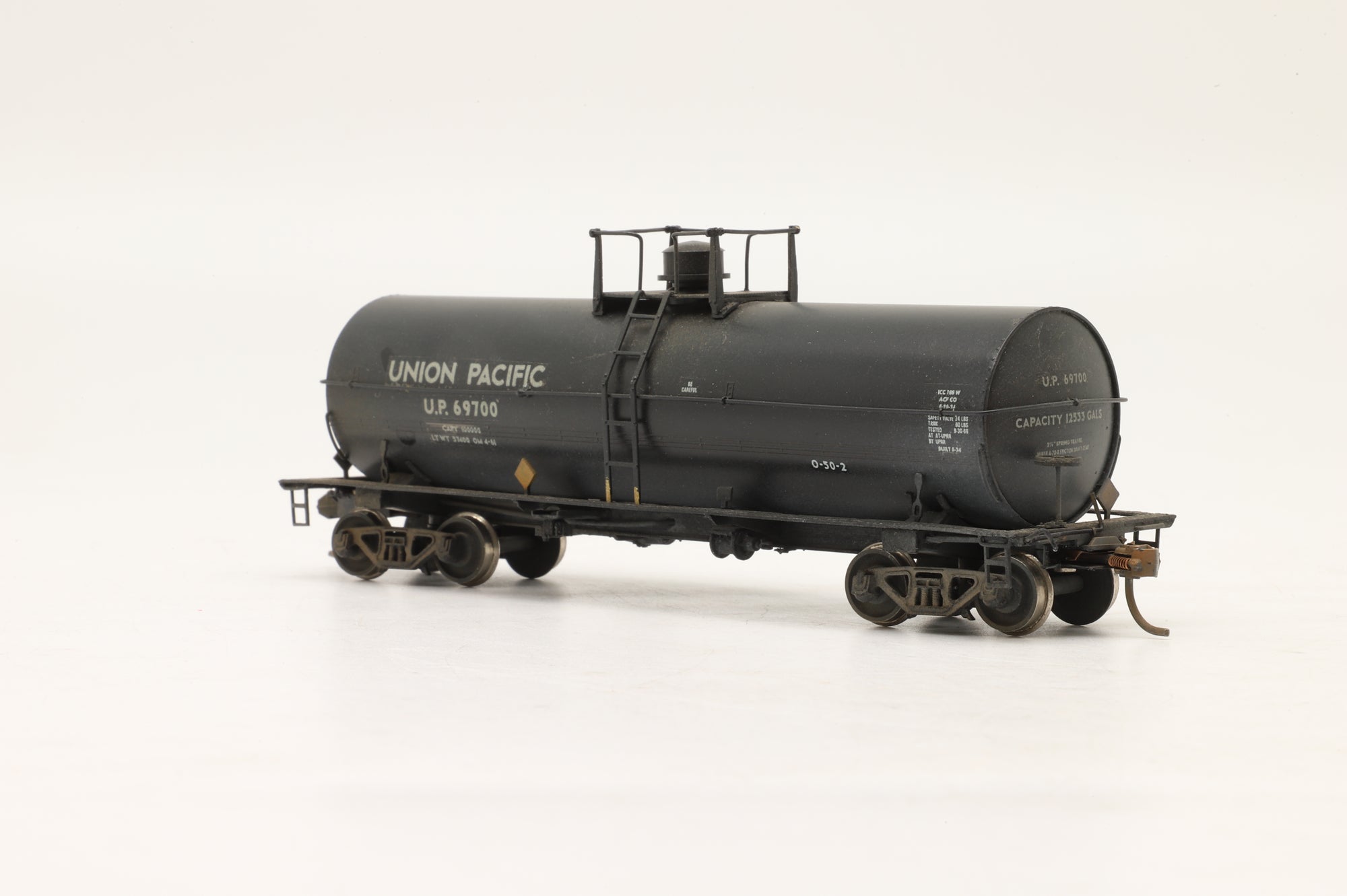 Iron Horse HO Brass 15654-1 11,141 Gallon Tank Car in UP Black – Weathered