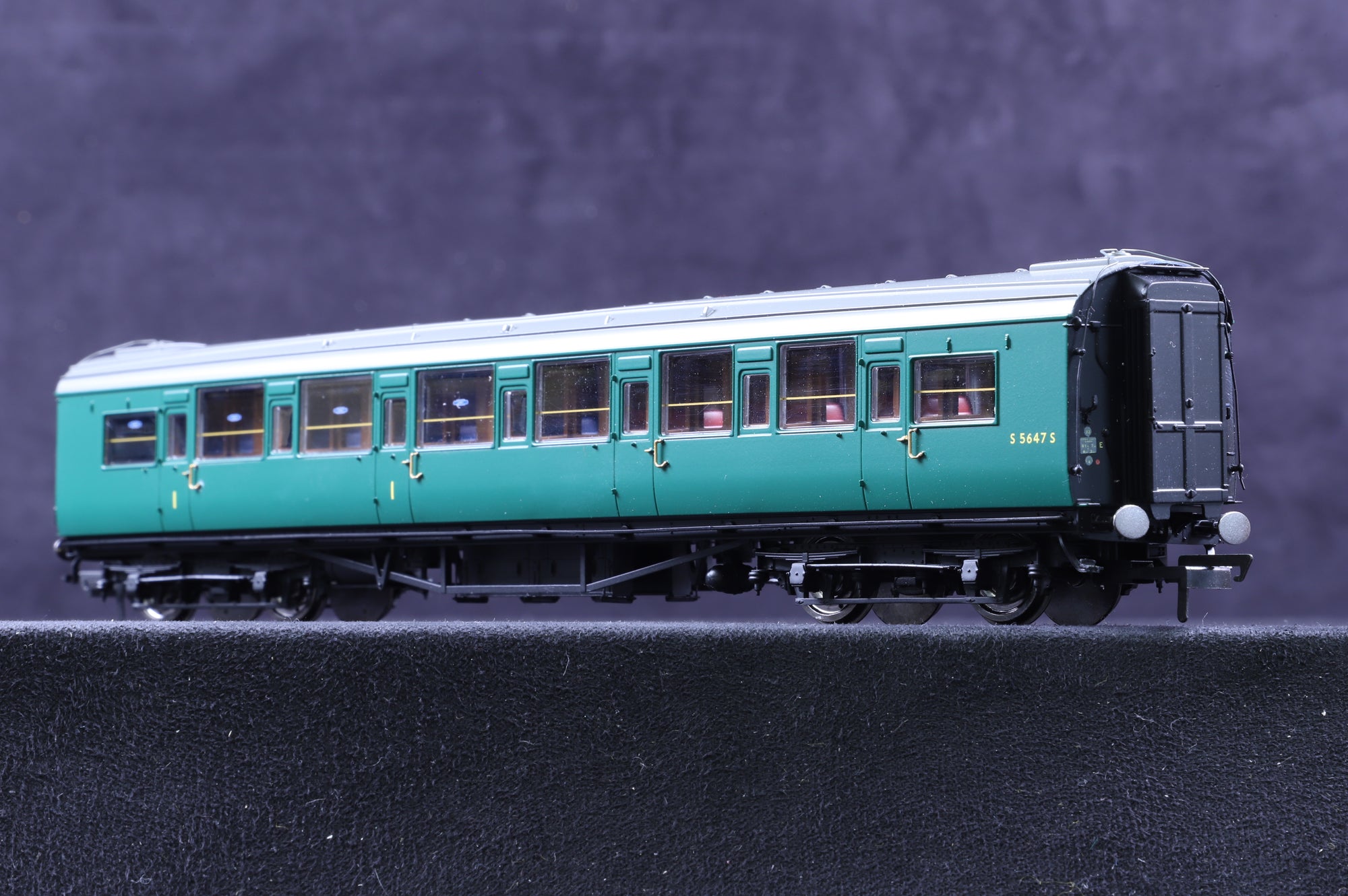 Hornby OO Rake of 6 Maunsell Ex-SR Coaches in BR(S) Green