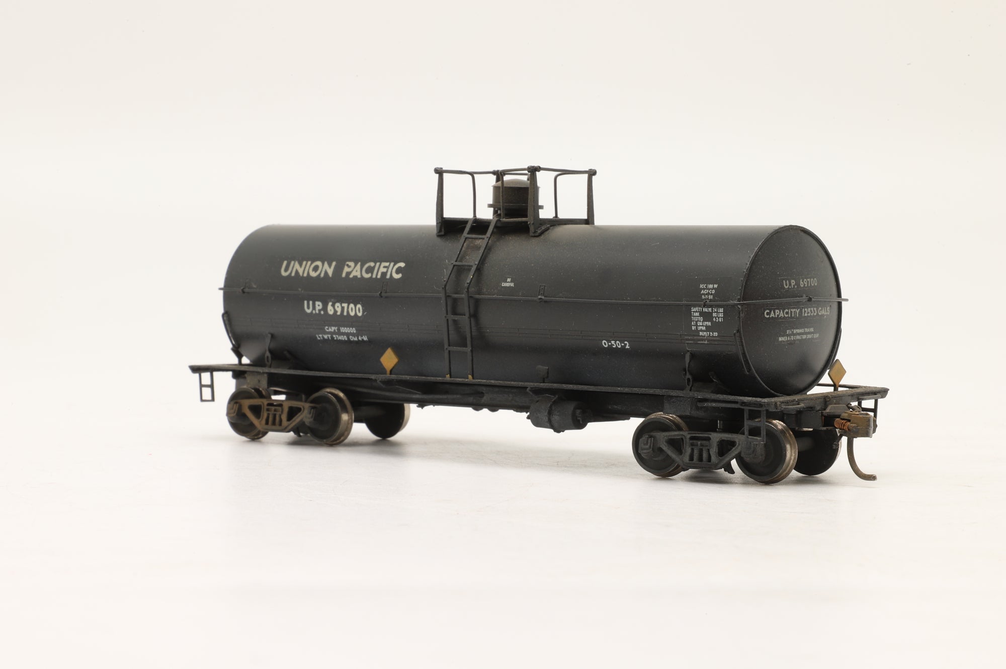Iron Horse HO Brass 15654-1 11,141 Gallon Tank Car in UP Black – Weathered