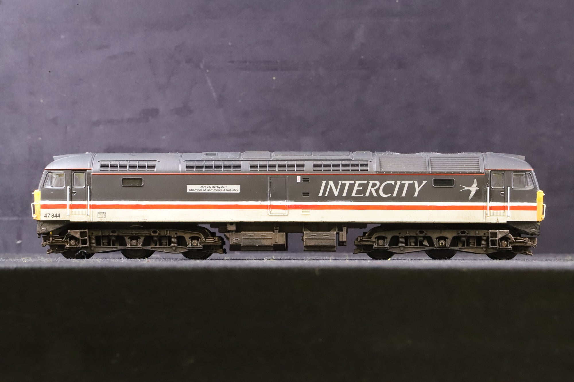 WORKSHOP ViTrains OO V2059 Class 47 47944 'Derby & Derbyshire Chamber of Commerce & Industry' in BR Intercity Swallow Livery - Weathered