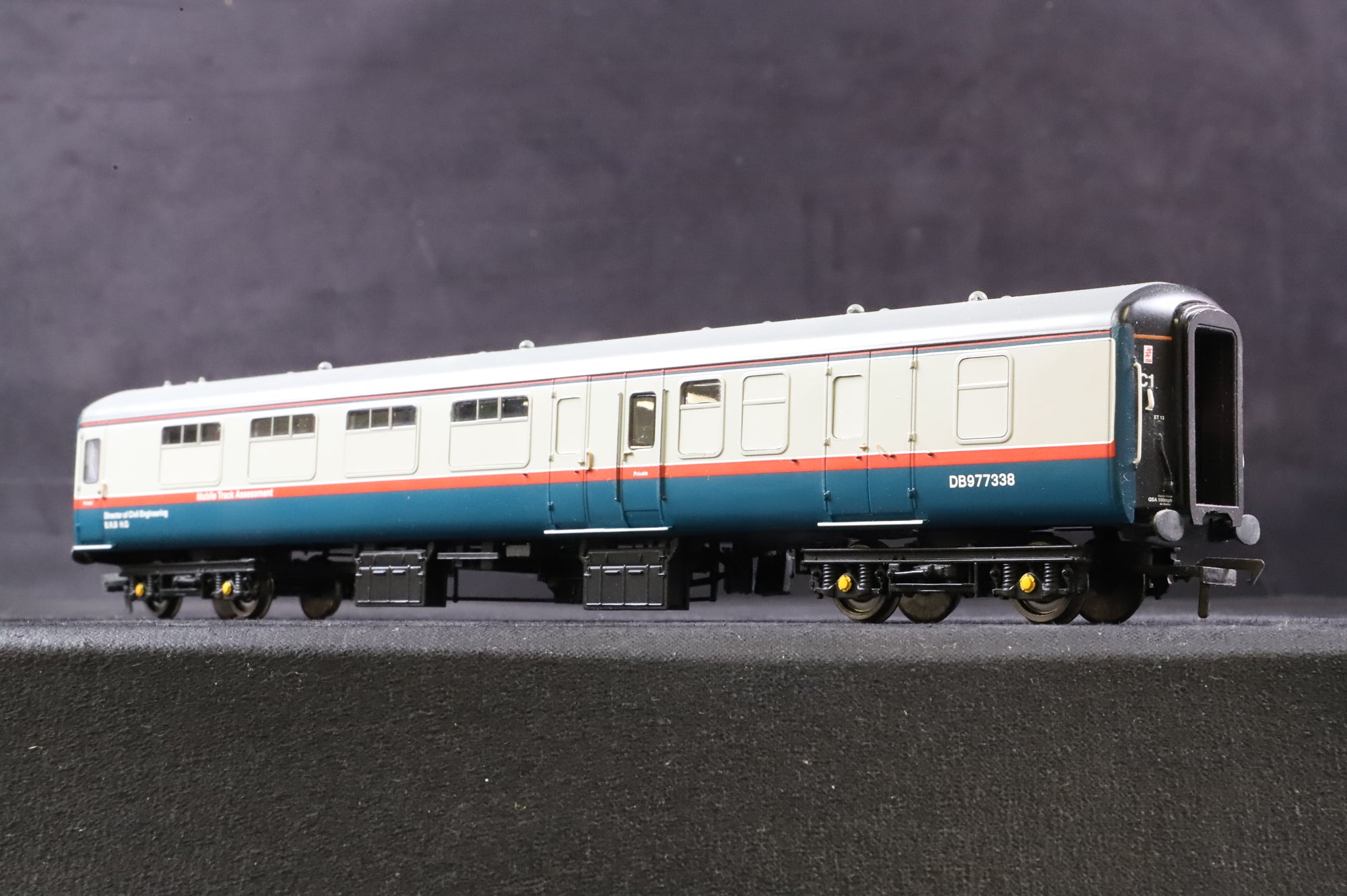 Bachmann OO 39-350Z BR Mk2 Coach Pack Blue & Grey Red Stripe Mobile Track Assessment, Modelzone Exclusive