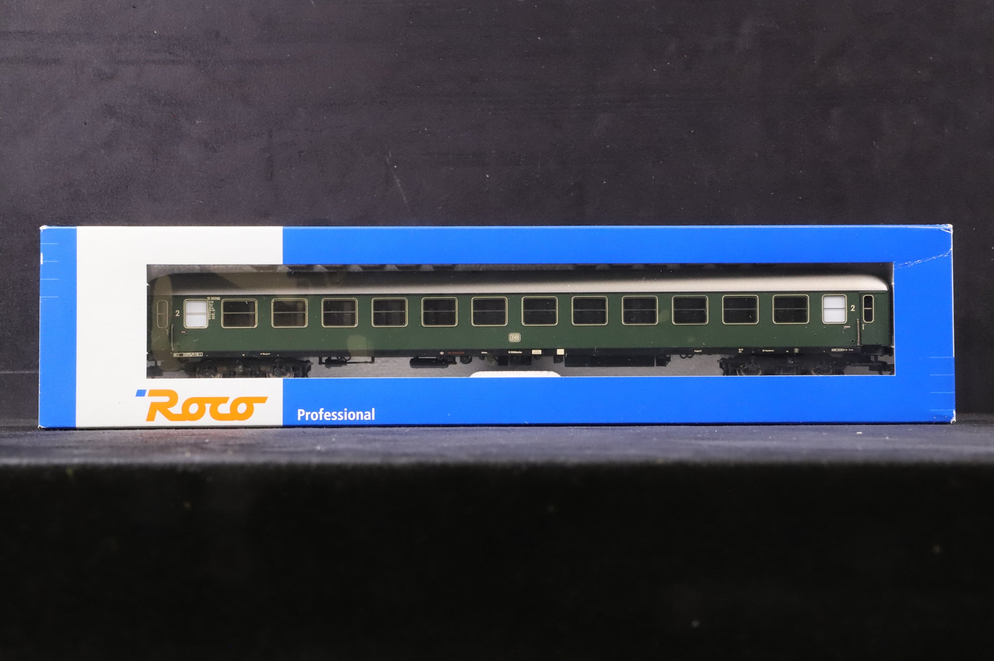 Roco HO Pair of 2nd Class DB Coaches, Inc. 44740 & 44742