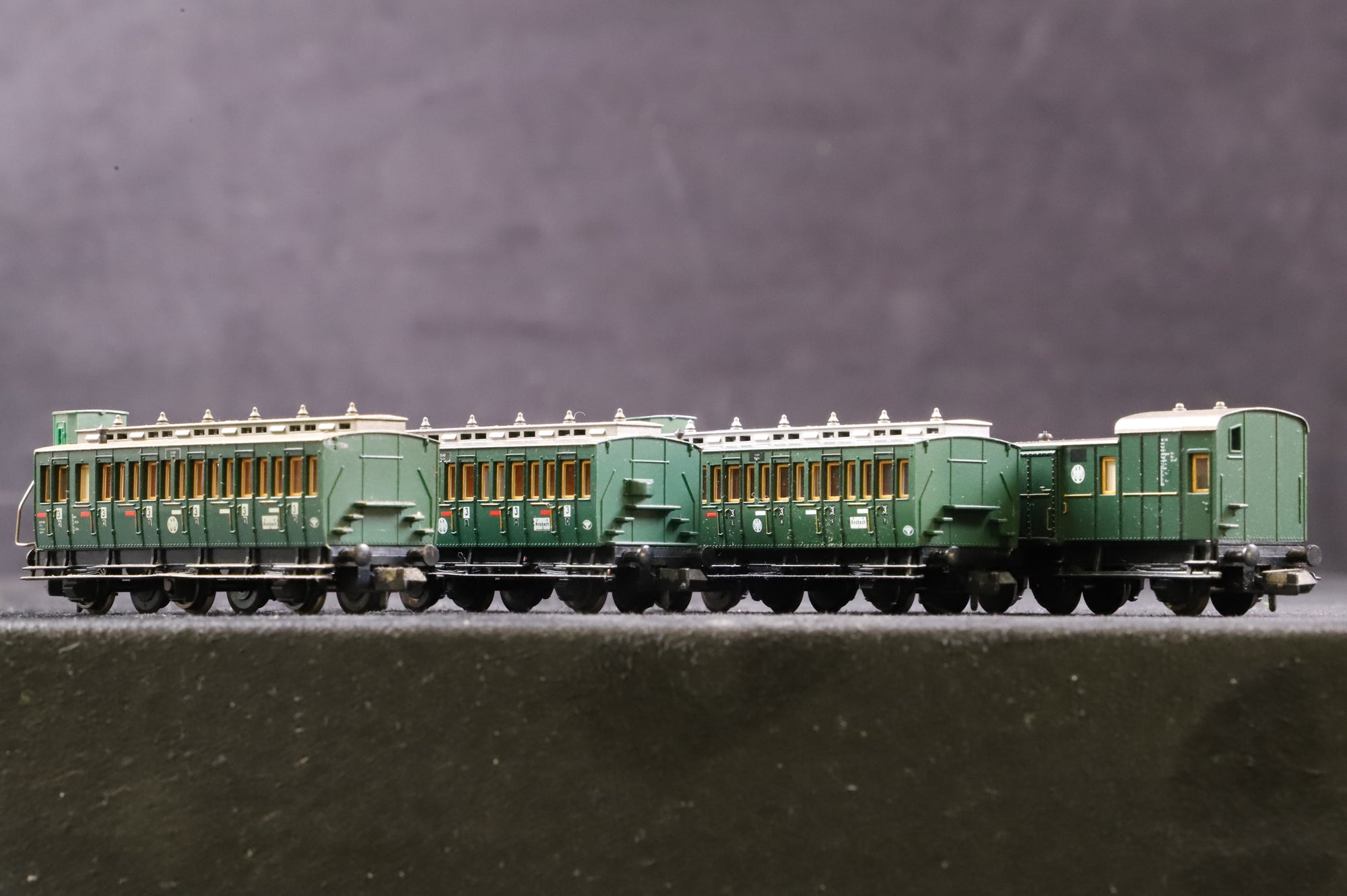 Fleischmann N Gauge Rake of 4 Green Deutsche Reichsbahn 6-Wheel Coaches