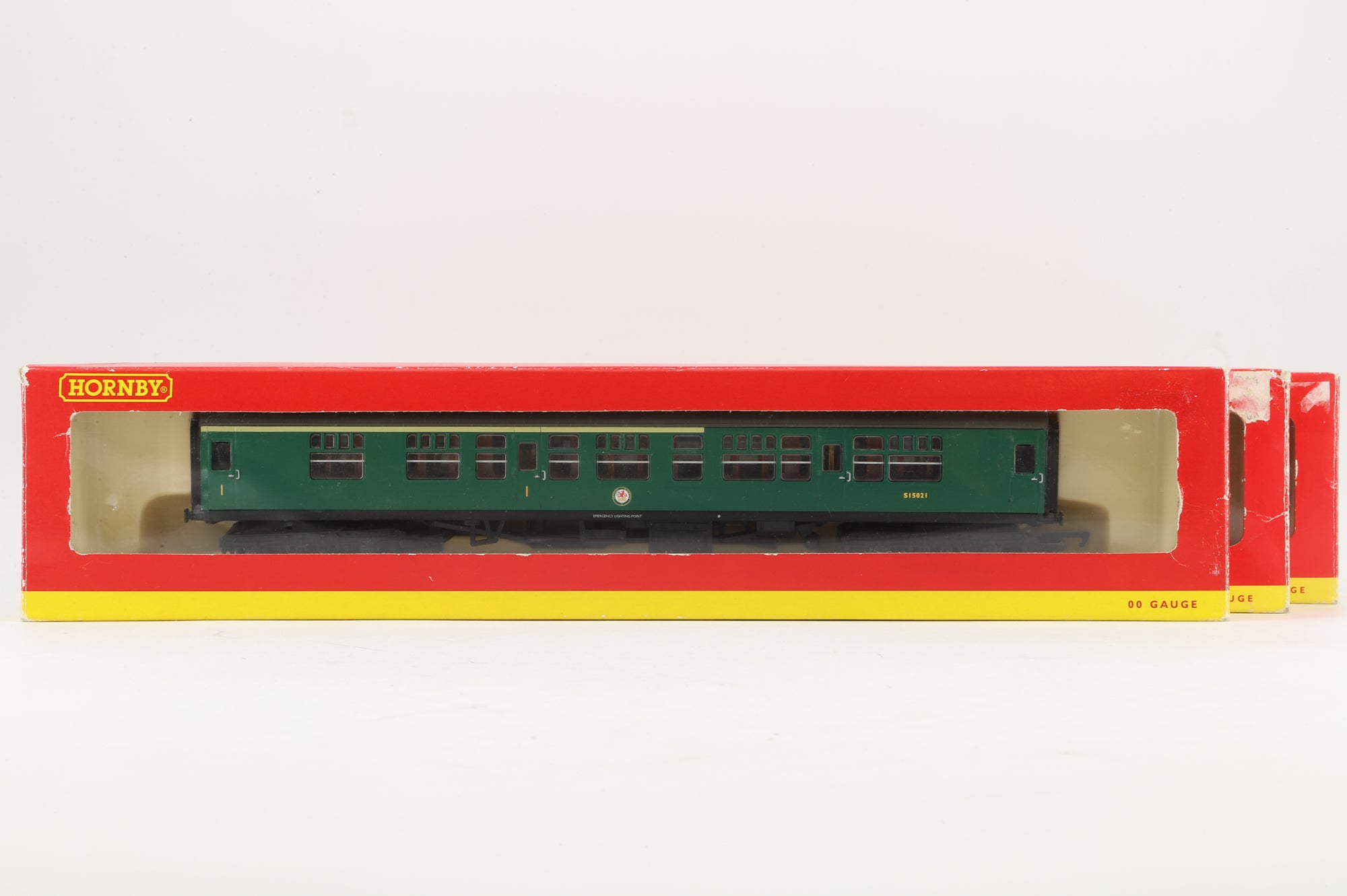 Hornby OO Rake of 3 Mk1s in BR(S) Green