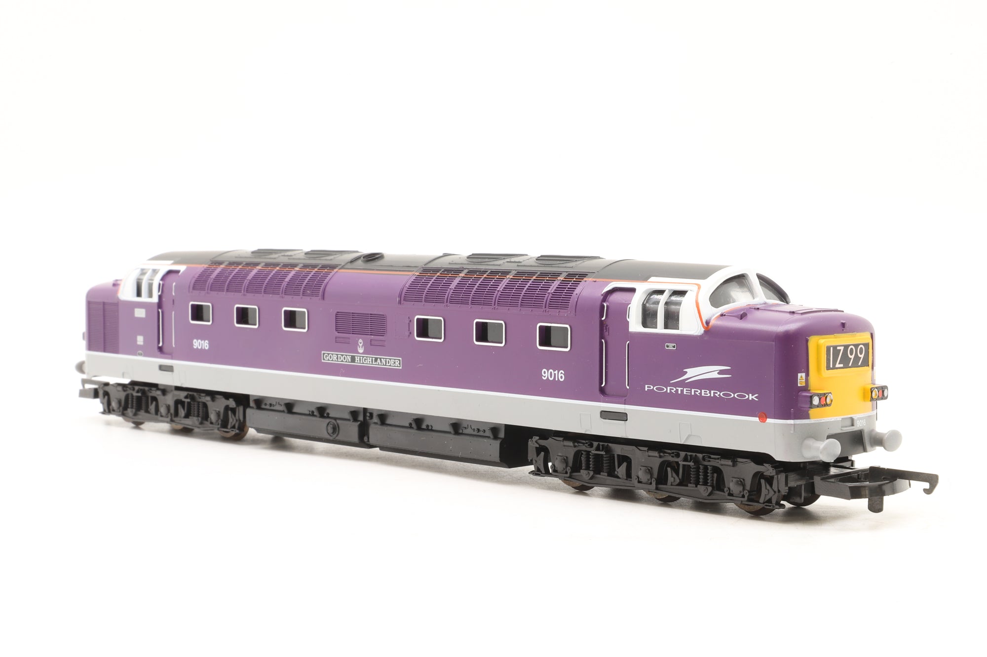 Lima OO L205260 Class 55 Deltic 9016 'Gordon Highlander' in Porterbrook Purple