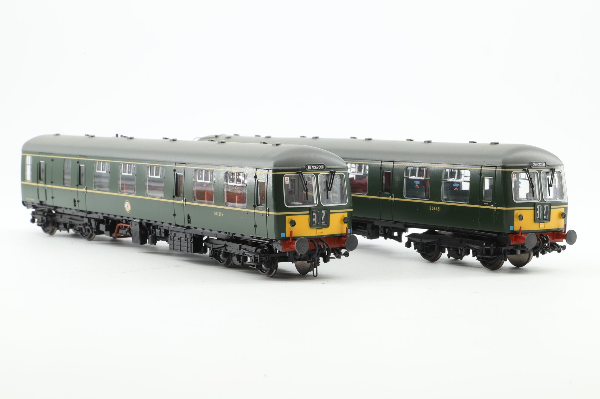 Bachmann OO 31-327 Class 105 Two Car DMU BR Green with Half Yellow Ends