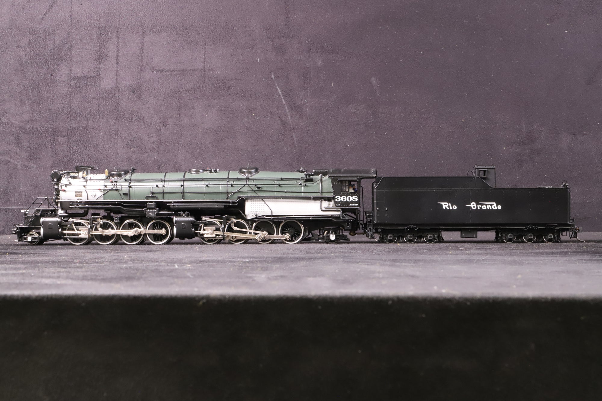 W&R Enterprises HO Brass D&RGW L-131 2-8-8-2 Version 1 Painted Green Boiler Steam Locomotive Factory Painted Non Runner