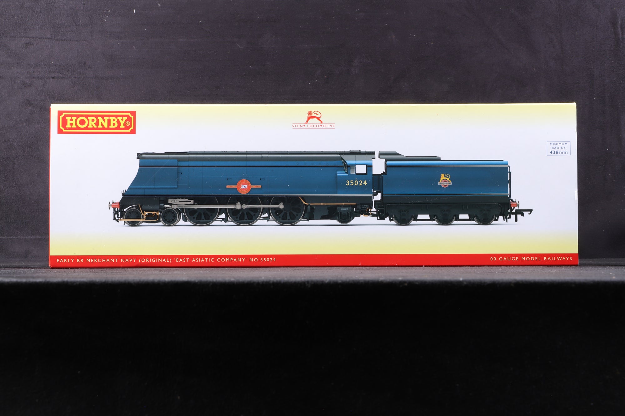 Hornby OO R3632 Merchant Navy Class 35024 'East Asiatic Company' in BR Express Blue w/ Early Crests