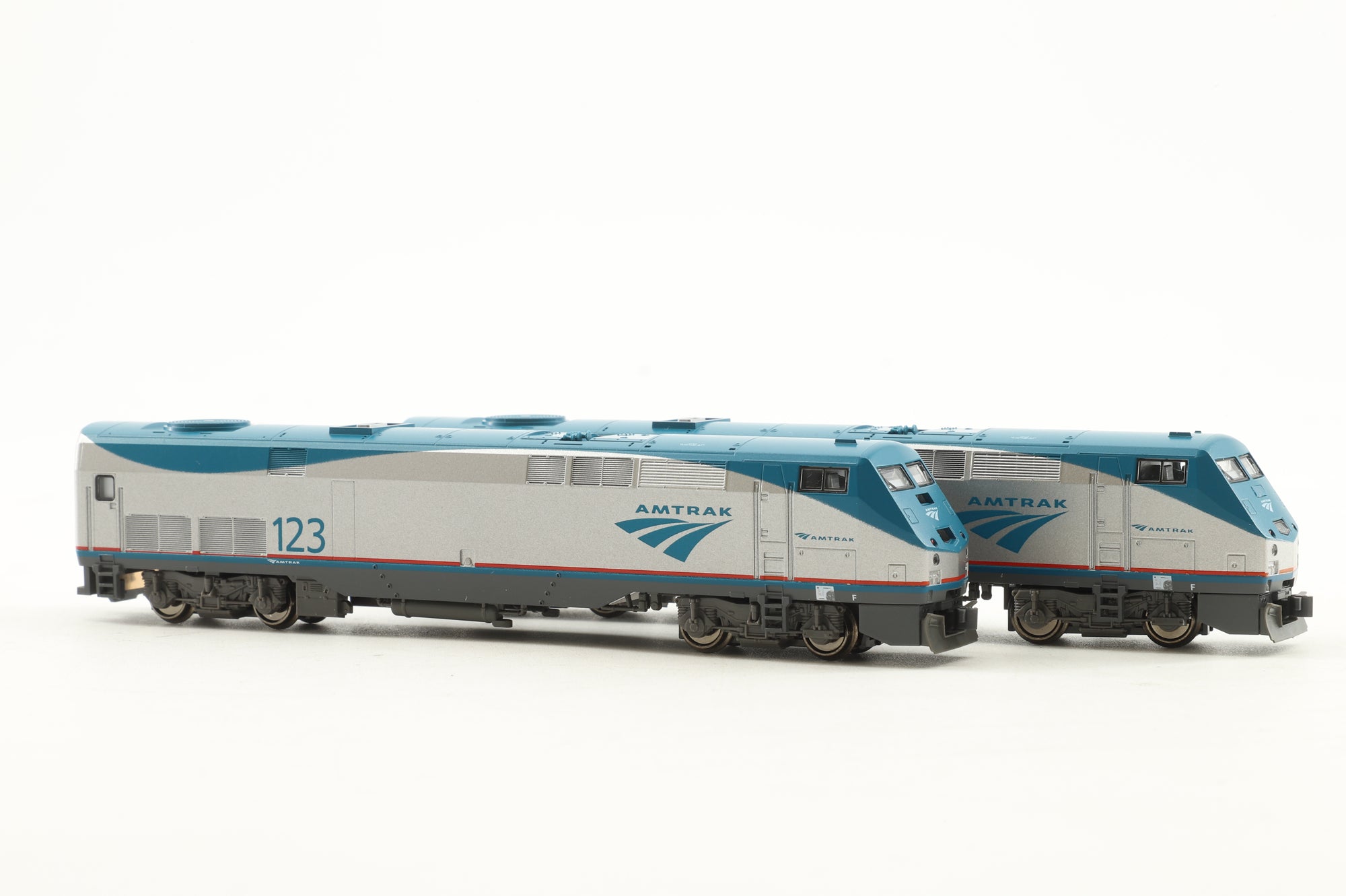 Kato N 106-6103 P42 Amtrak Locomotive Set #123/#134