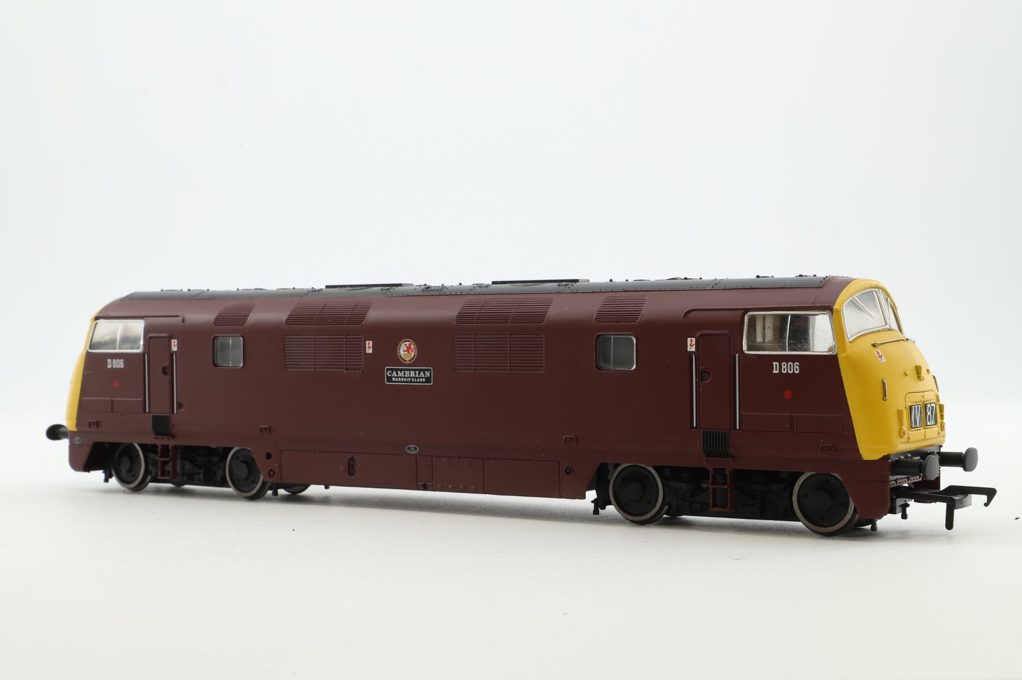 Bachmann OO 32-056 Class 42 Warship Diesel 'D806' 'Cambrian' BR Maroon