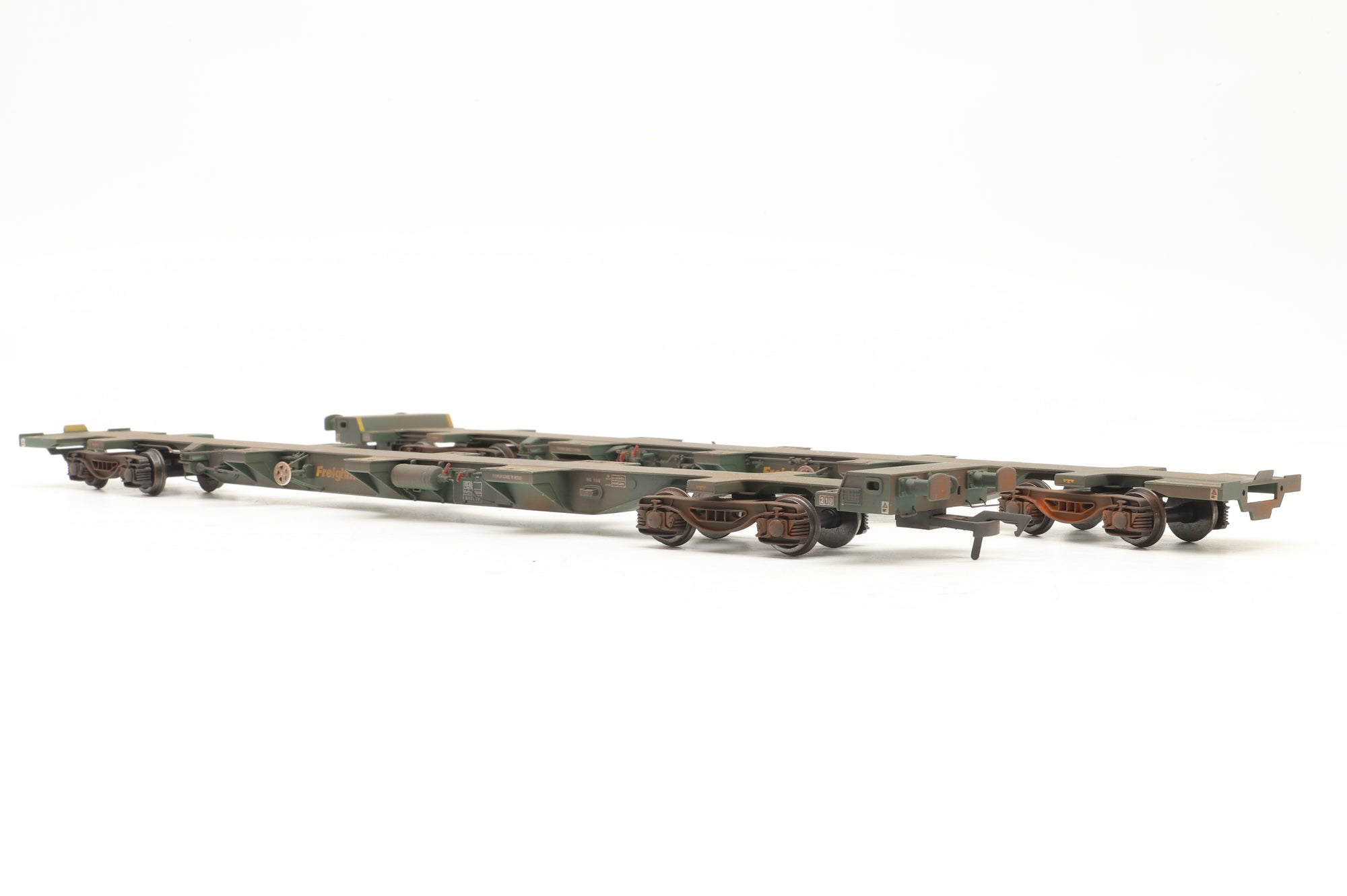 WORKSHOP Dapol OO B724-B Twin Pack of FEA Spine Wagons in Freightliner Green – Weathered