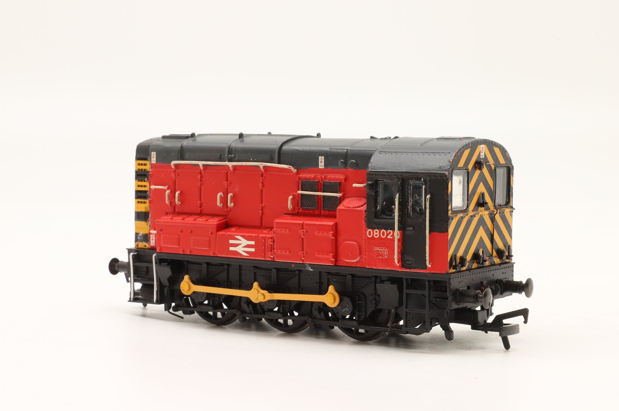 Bachmann OO Class 08 08020 in BR Red w/ Wasp Stripes