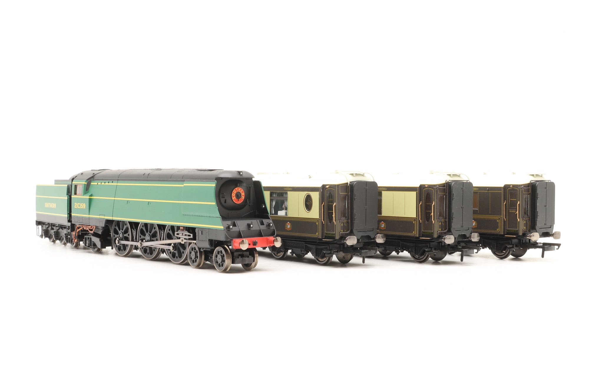 Hornby OO R2661M The Bournemouth Belle Train Pack
