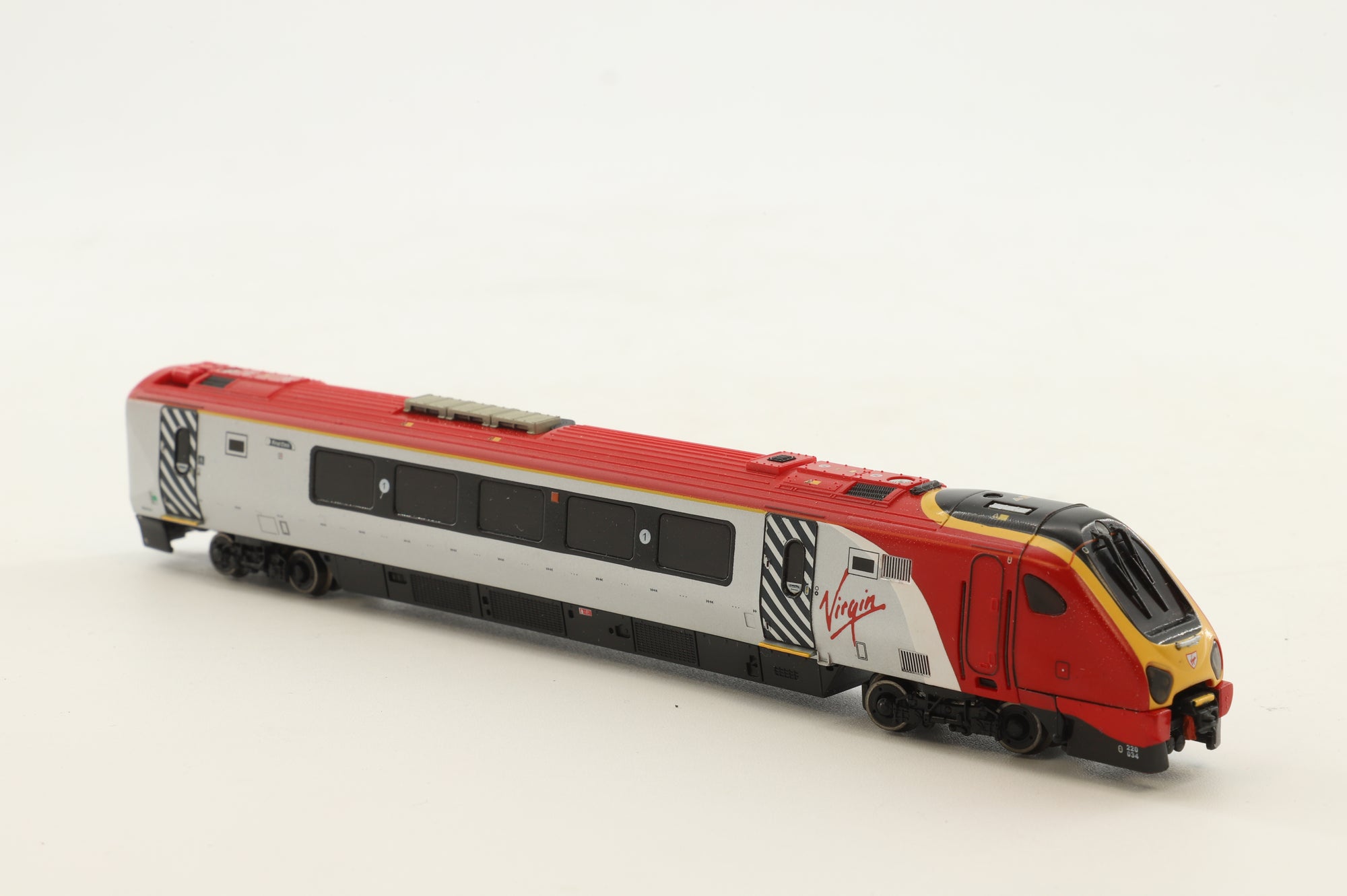Dapol N ND063F Class 220 '220 034' 4 Car Voyager DMU