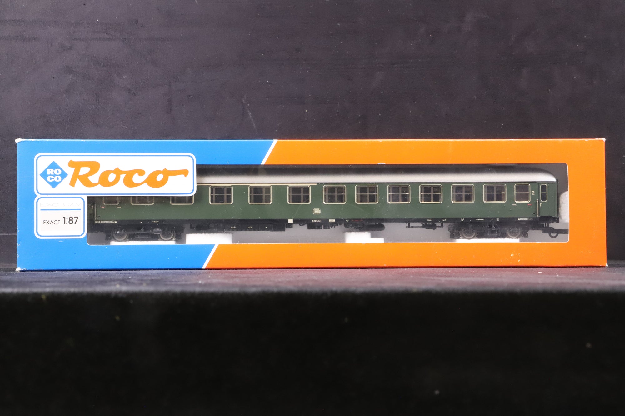 Roco HO Pair of 2nd Class DB Coaches, Inc. 44740 & 44742
