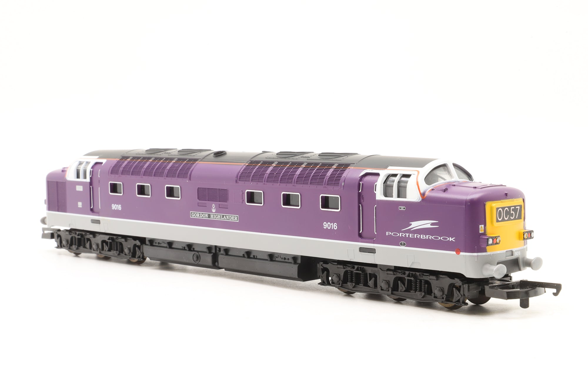 Lima OO L205260 Class 55 Deltic 9016 'Gordon Highlander' in Porterbrook Purple