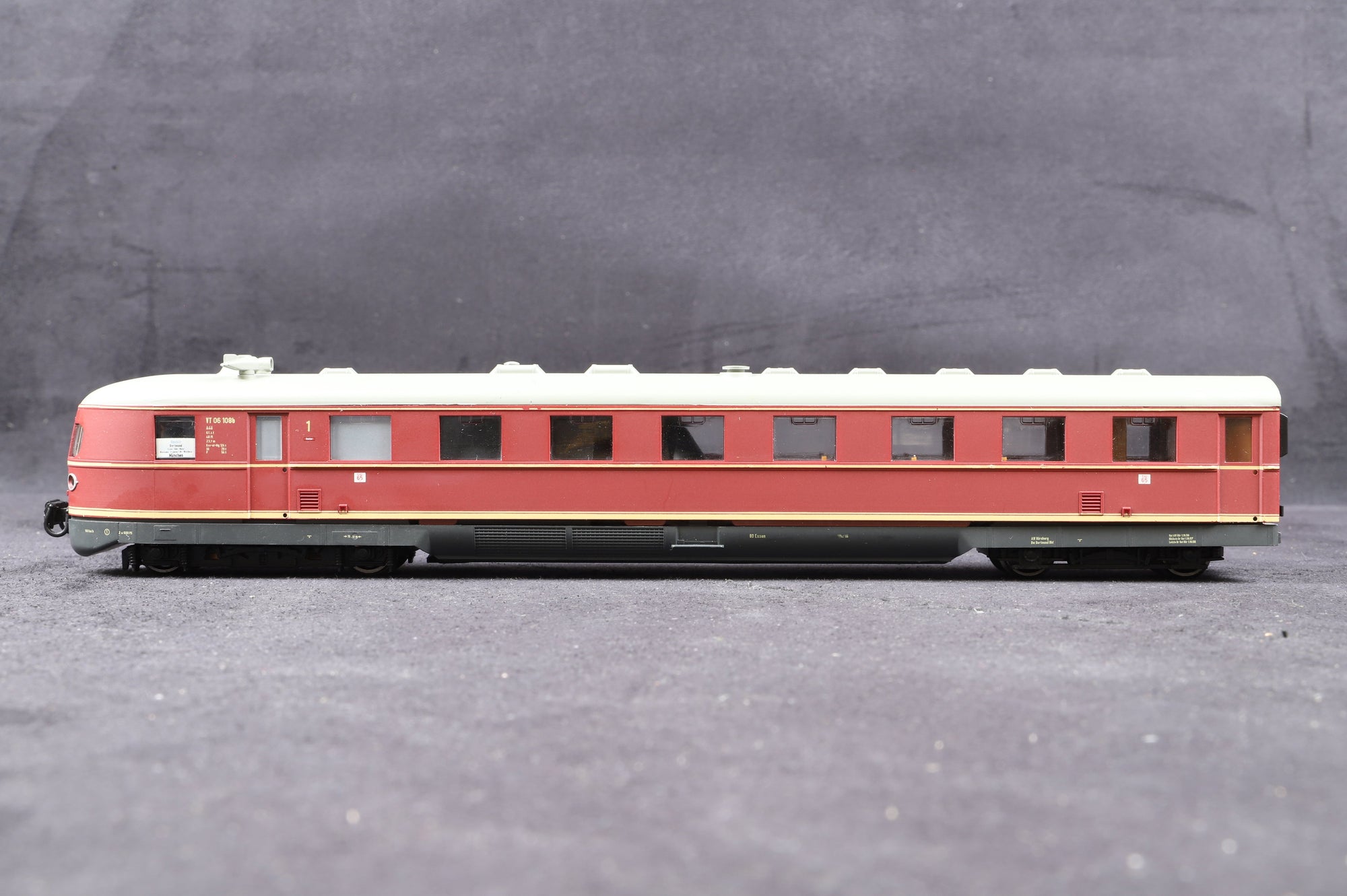 Liliput HO L112601 VT 06 rot 3 teilig DB Ep.III, DCC Fitted