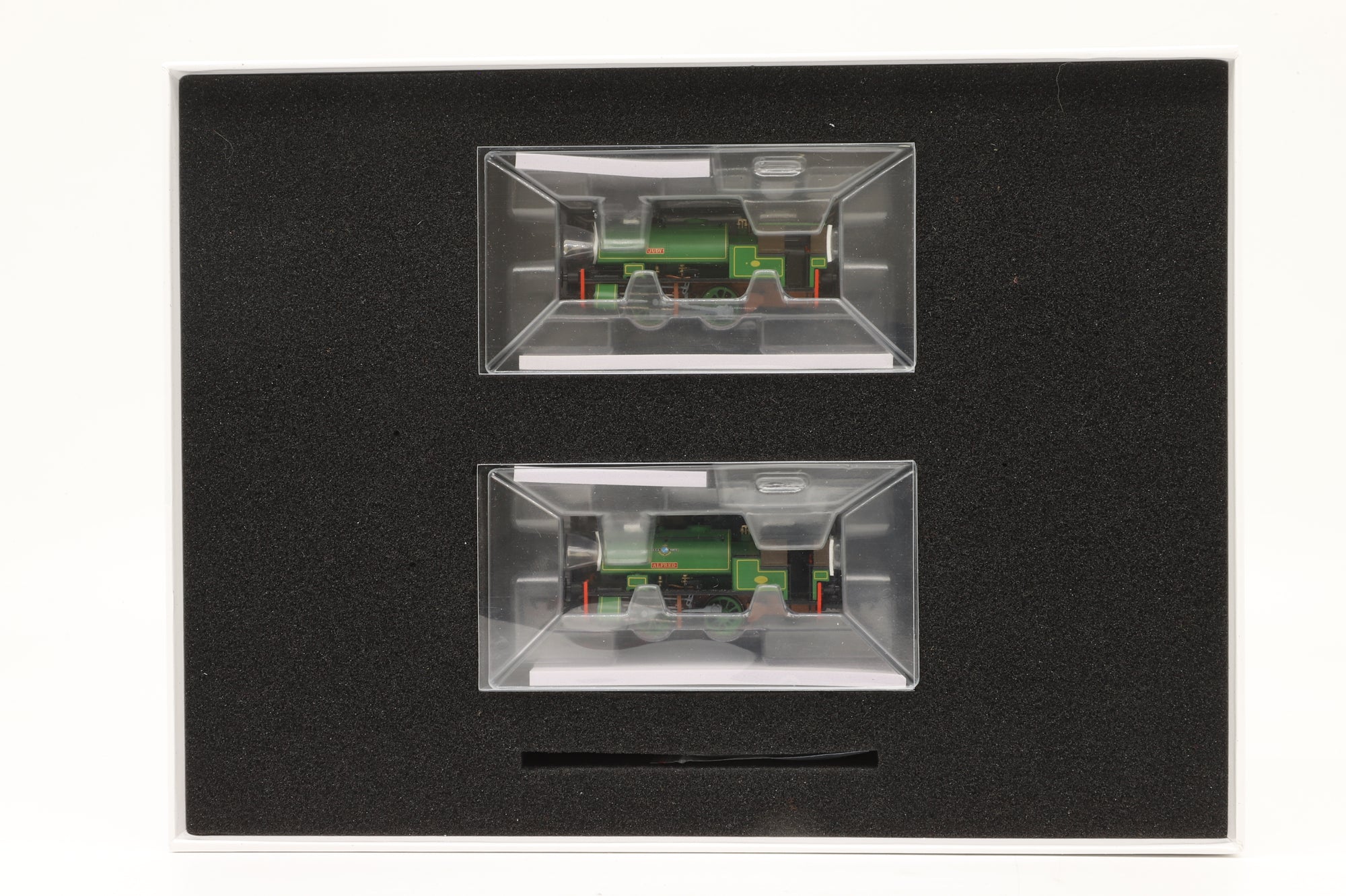 Rapido OO 968002 Port Of Par Twins 'Alfred & Judy' Lined Bright Green