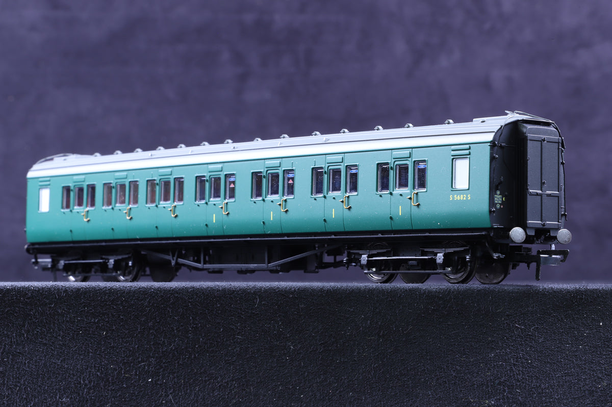Hornby OO Rake of 6 Maunsell Ex-SR Coaches in BR(S) Green