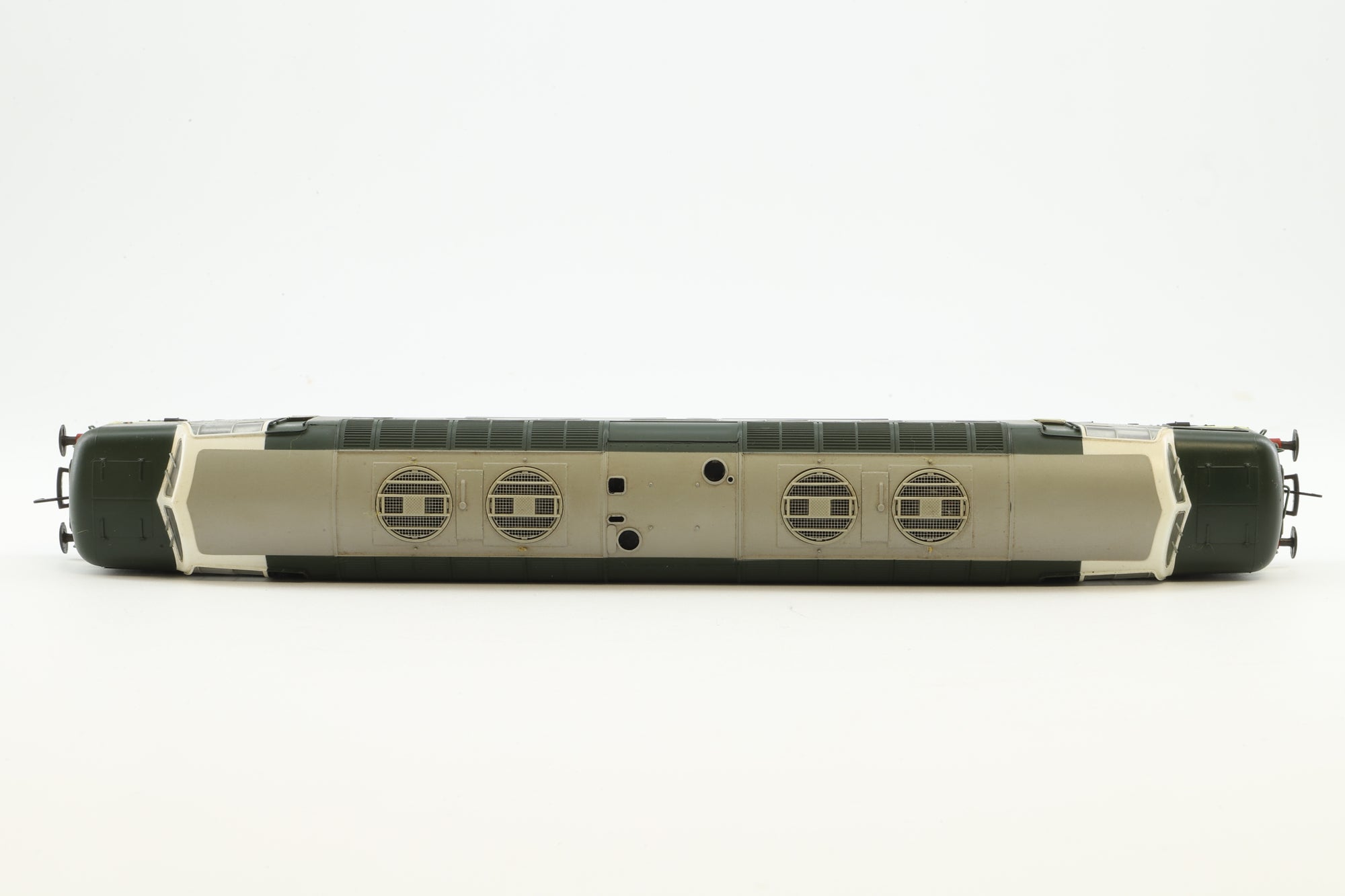 Bachmann OO 32-530 Class 55 Deltic 'D9006' BR Two Tone Green DCC Fitted