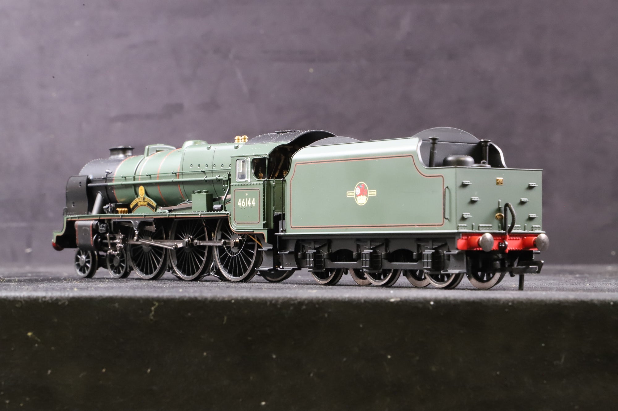 Hornby OO R2729X Royal Scot Class 4-6-0 '46144' 'Honourable Artillery Company' BR Lined Green L/C DCC Removed