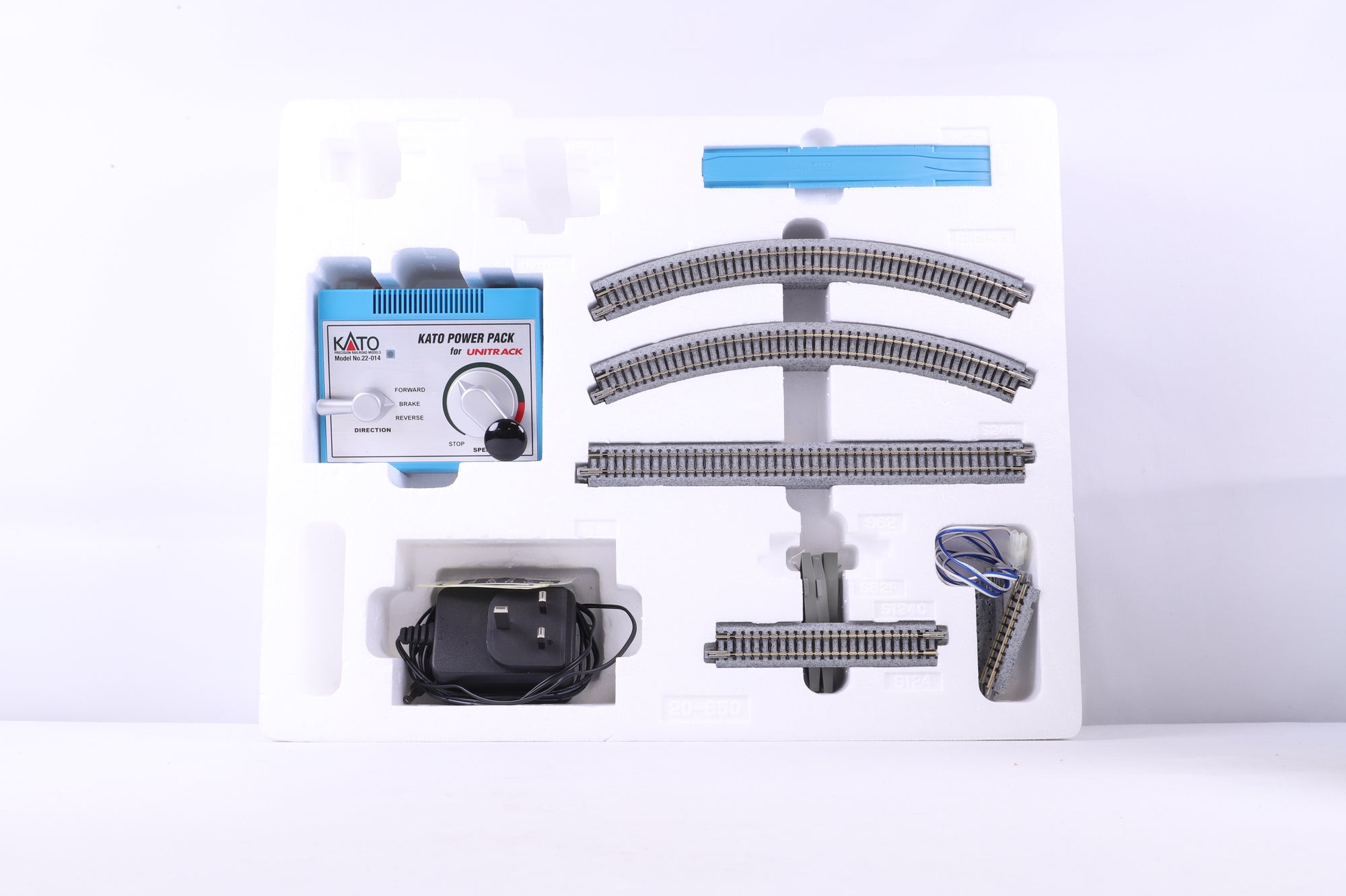 Kato N 20-850-1 Basic Oval Track Set With Kato Power Pack