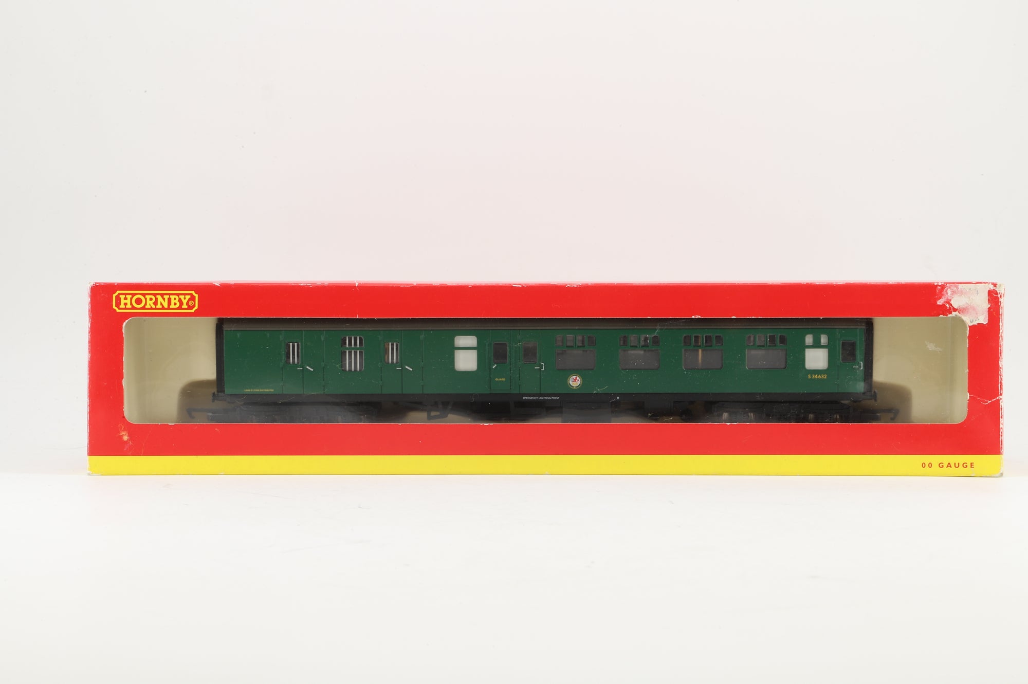 Hornby OO Rake of 3 Mk1s in BR(S) Green