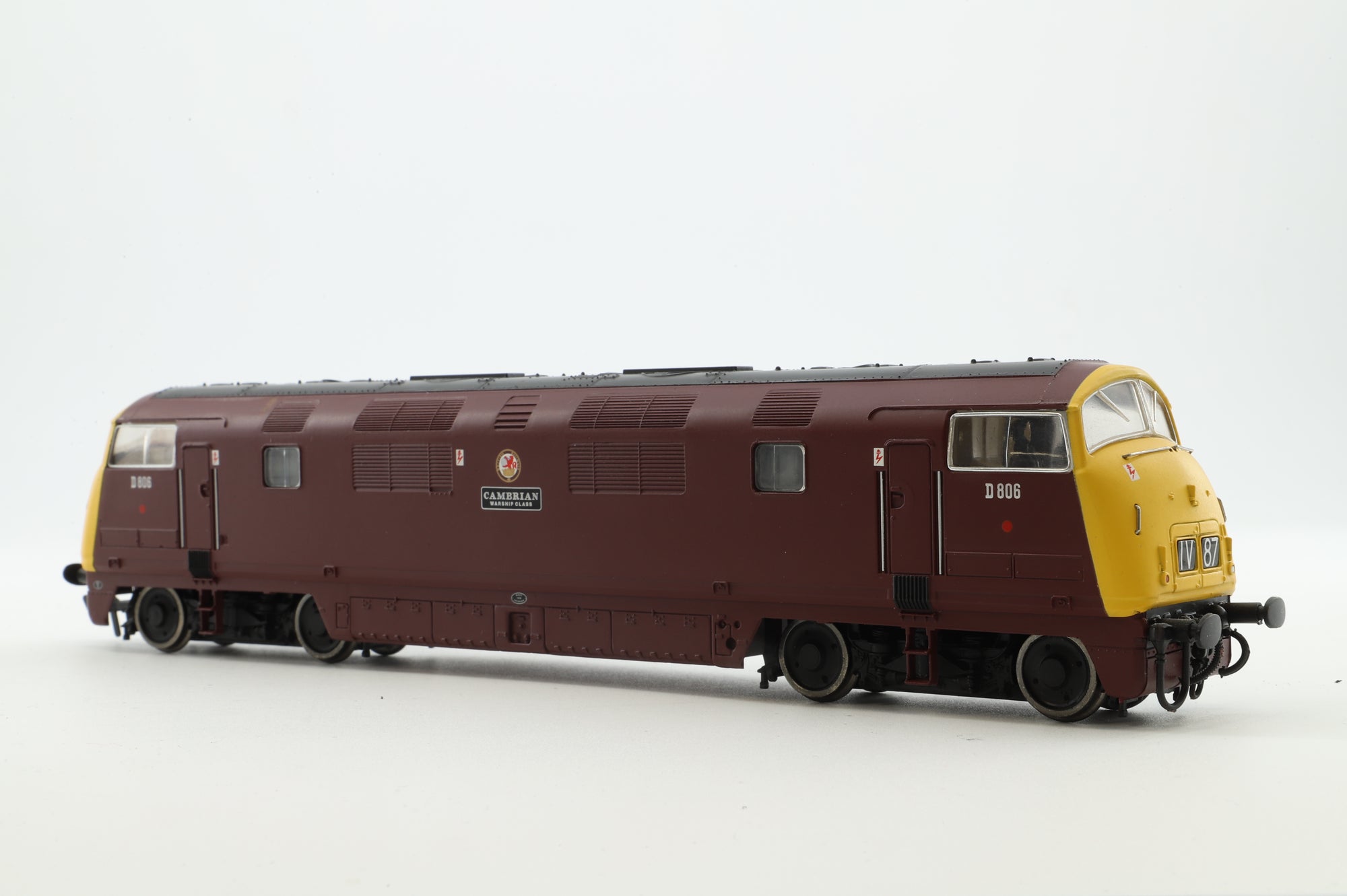 Bachmann OO 32-056 Class 42 Warship Diesel 'D806' 'Cambrian' BR Maroon
