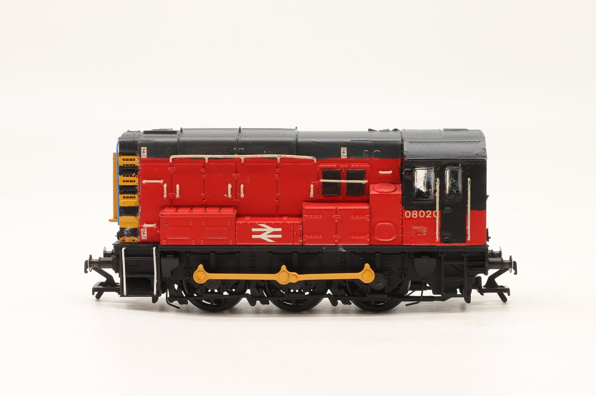 Bachmann OO Class 08 08020 in BR Red w/ Wasp Stripes