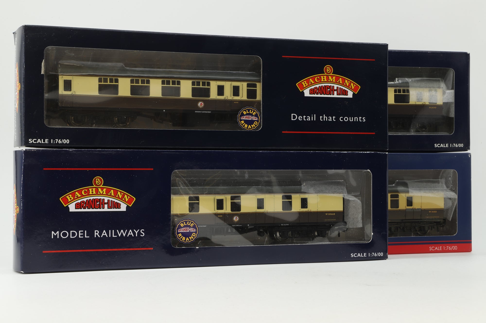 Bachmann OO Rake Of 4 BR Mk1 Chocolate & Cream Coaches Inc. 39-029B, 39-079C, 39-179A & 39-079