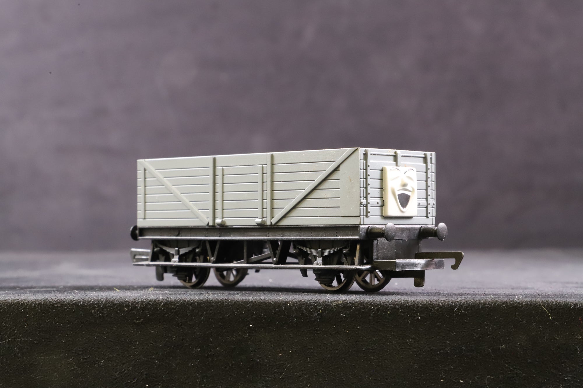 Hornby OO R9054 Thomas & Friends Rake Of 2 Troublesome Trucks