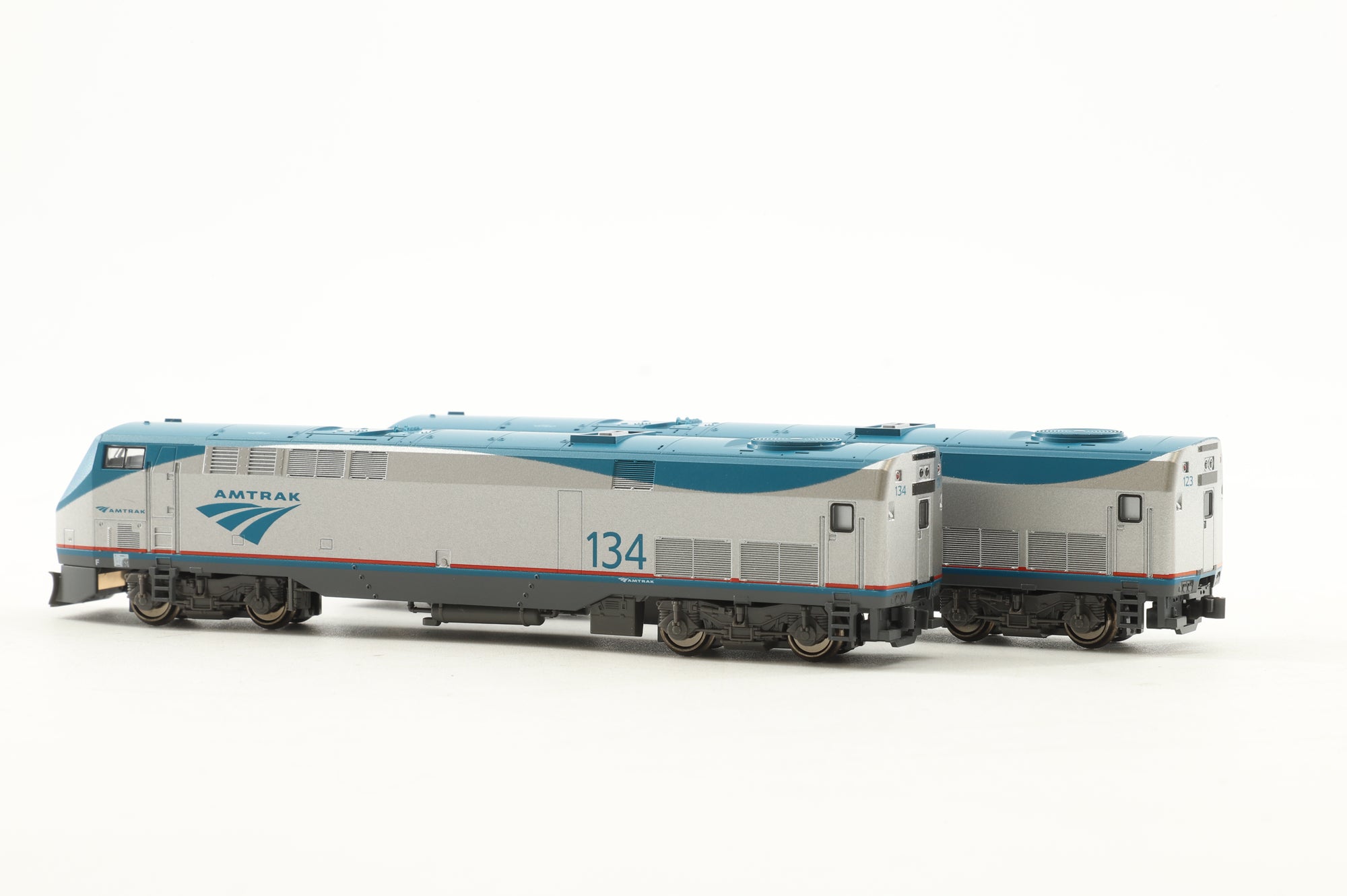 Kato N 106-6103 P42 Amtrak Locomotive Set #123/#134