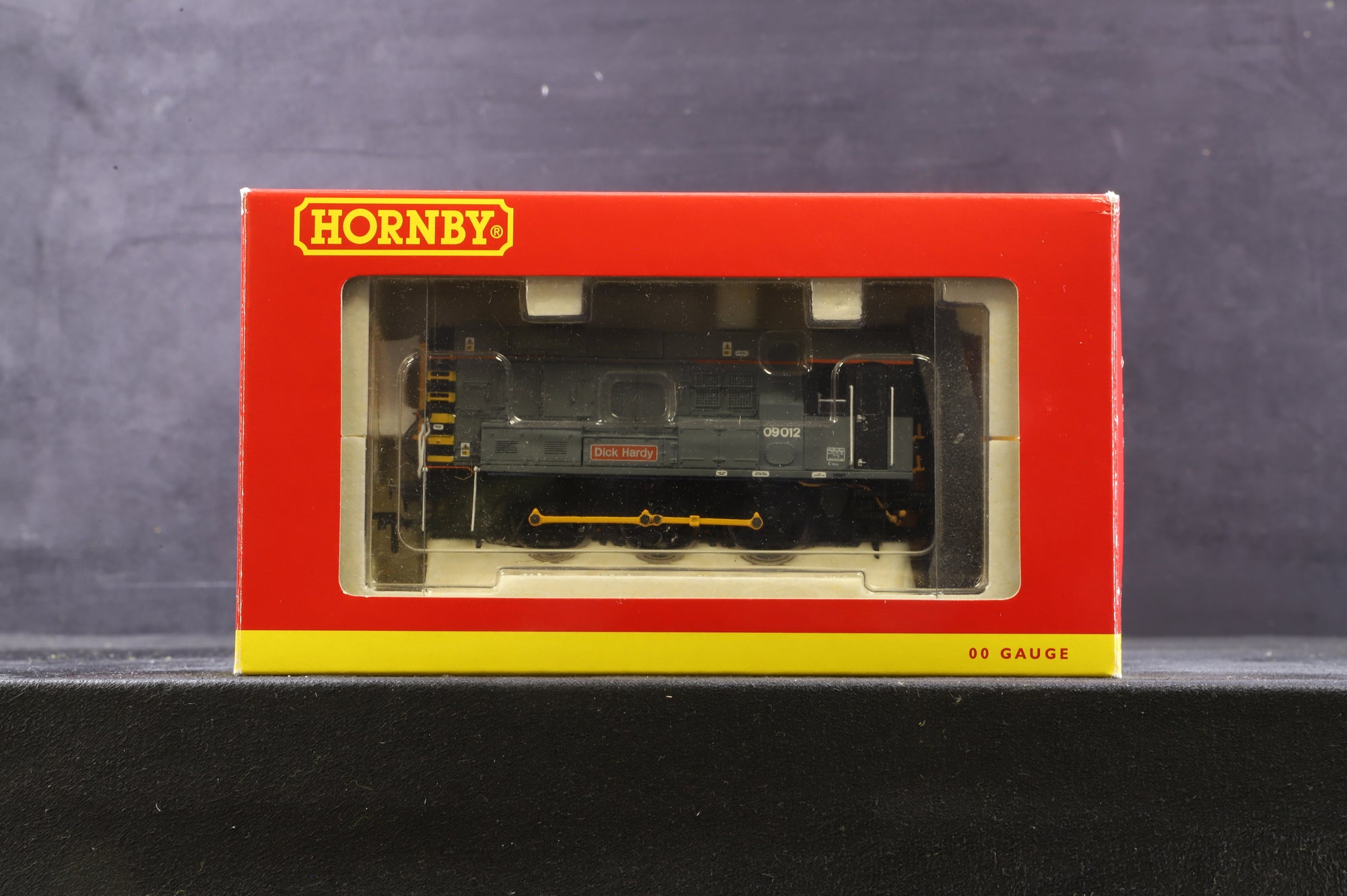 Hornby OO R2419 Class 09 09012 'Dick Hardy' in Civil Engineers' Grey w/ Wasp Stripes
