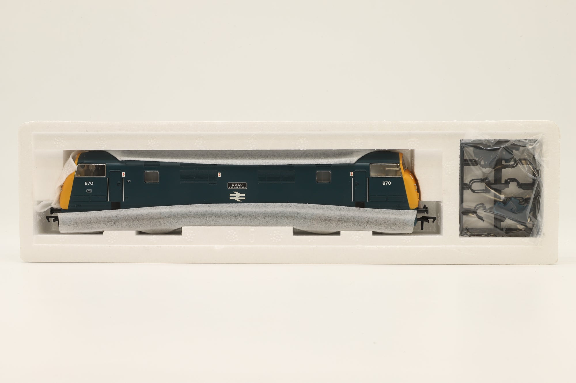 Bachmann OO 32-057 Class 42 Warship Diesel 'D870' 'Zulu' BR Blue
