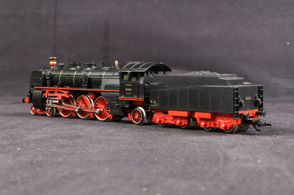 Marklin HO 3618 Digital 3618 4-6-2 DR Black Class 18, 3-Rail &amp; Smoke