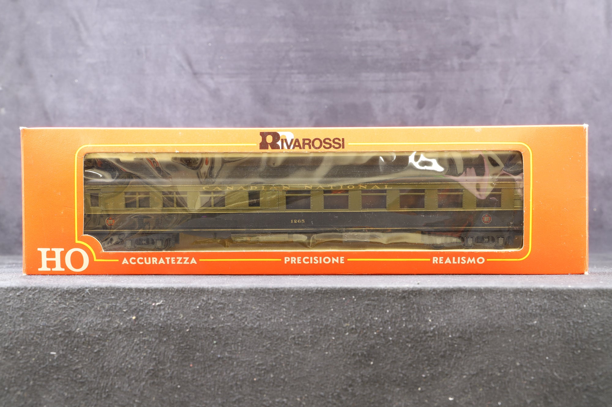 Rivarossi HO Rake Of 2 Canadian National Coaches