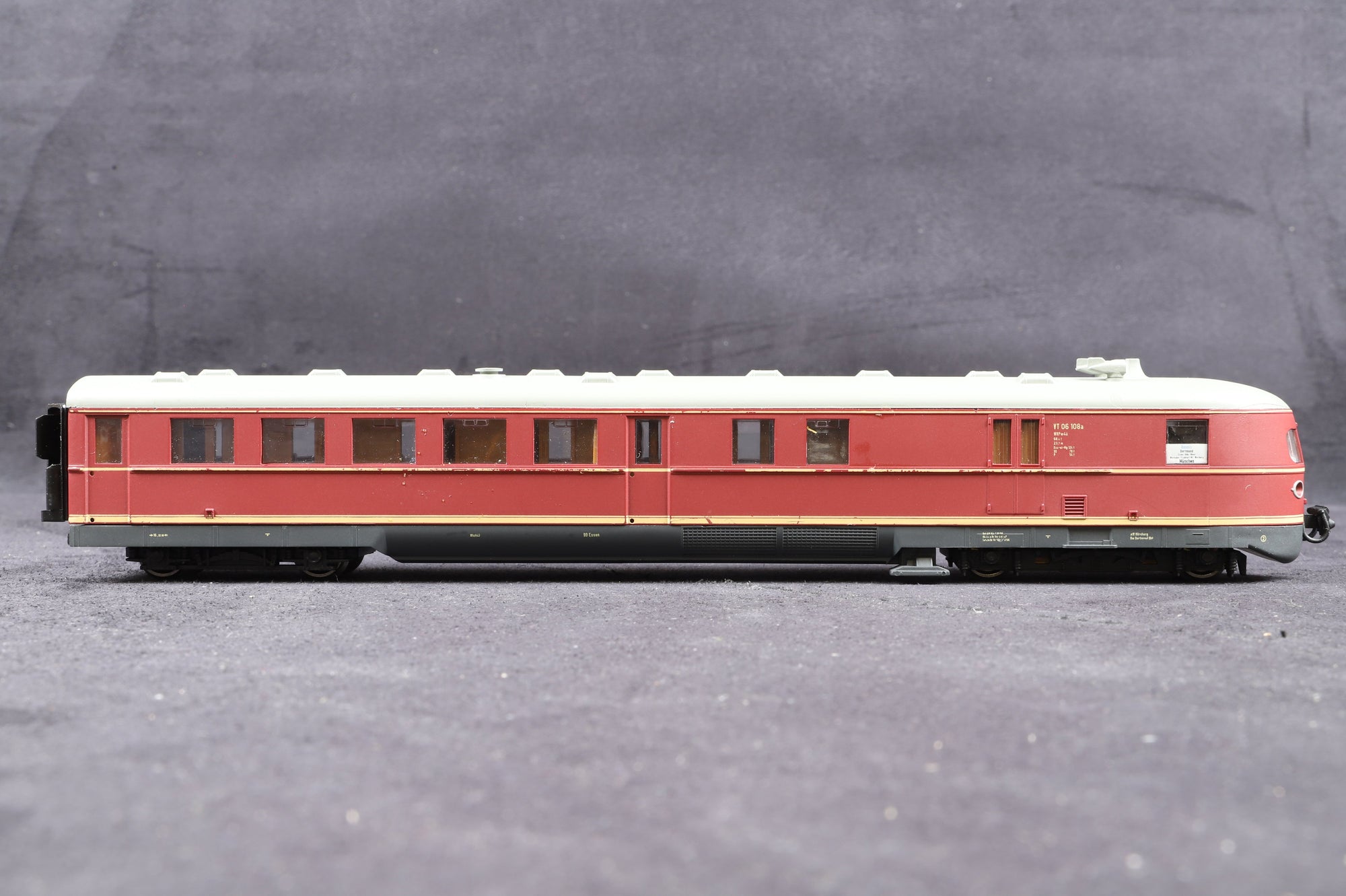 Liliput HO L112601 VT 06 rot 3 teilig DB Ep.III, DCC Fitted