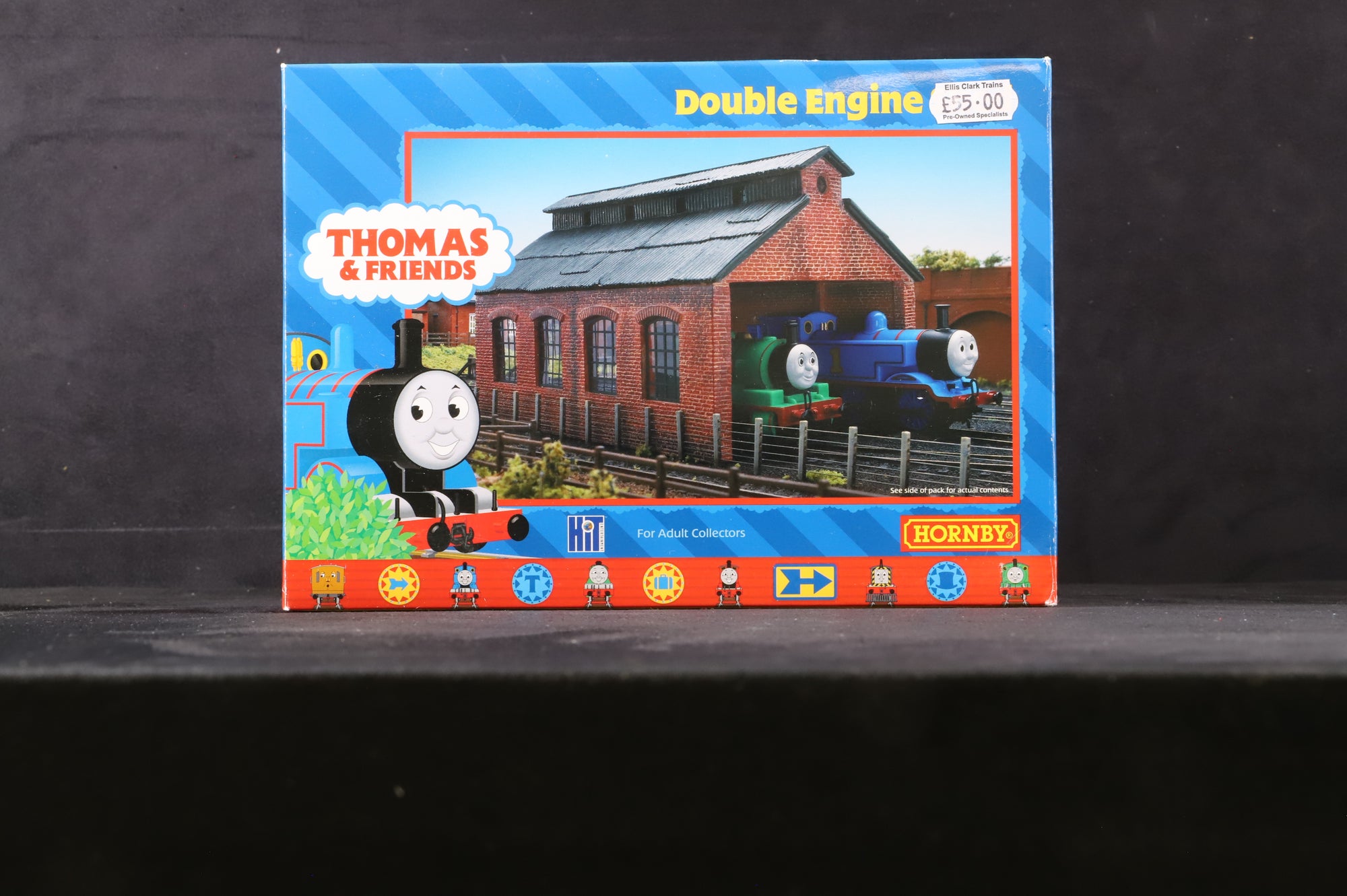 Hornby OO R9222 Thomas & Friends Double Engine Shed