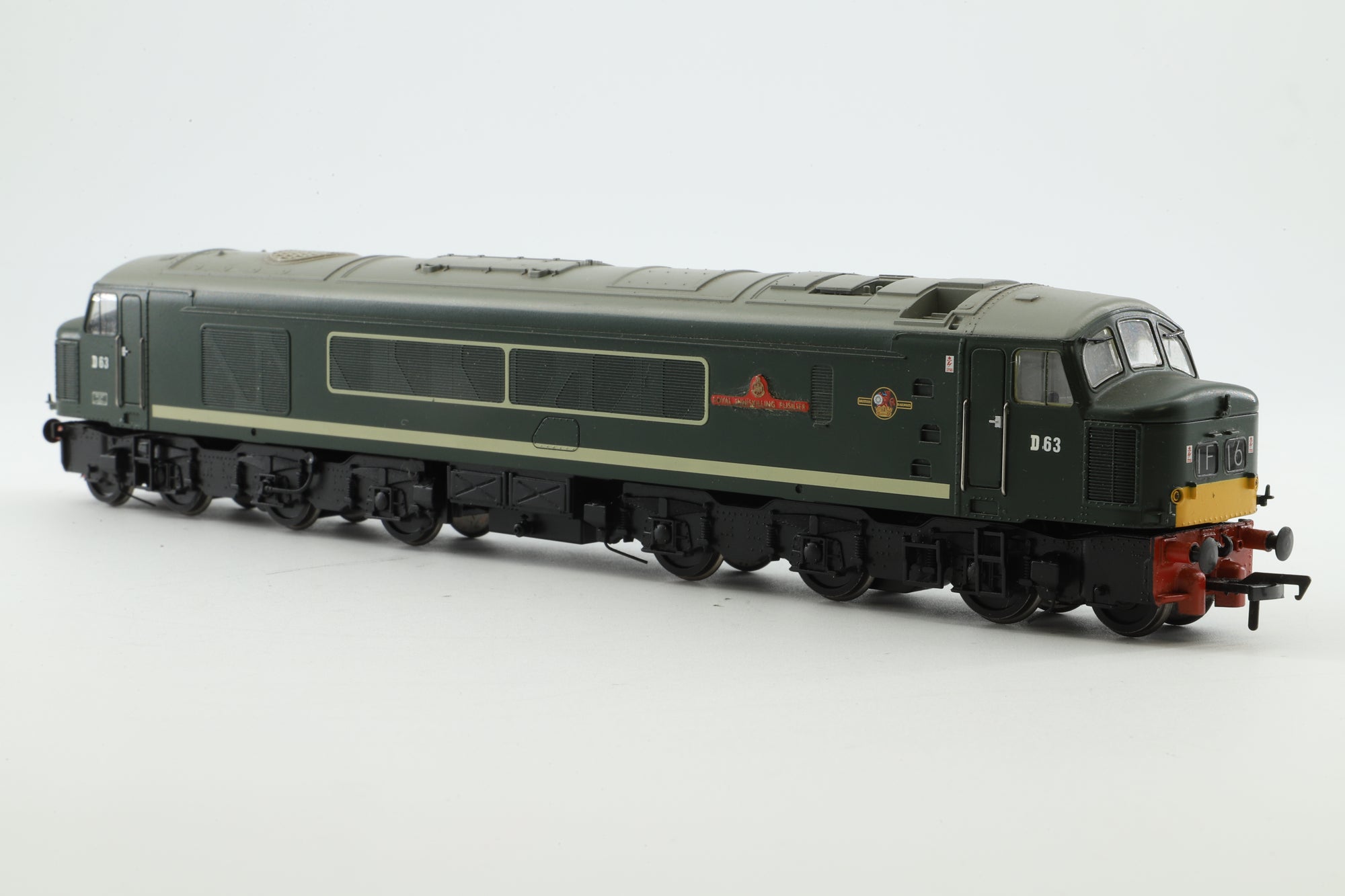 Bachmann OO 32-678DS Class 45 Diesel 'D63' 'Royal Inniskilling Fusilier' BR Green, DCC Sound