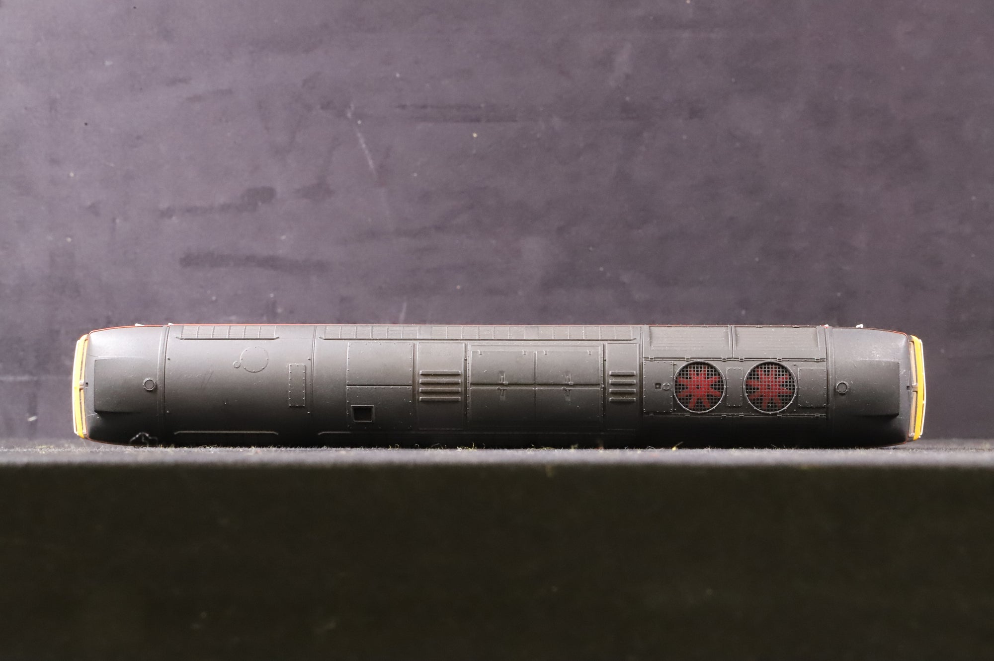 WORKSHOP ViTrains OO V2059 Class 47 47944 'Derby & Derbyshire Chamber of Commerce & Industry' in BR Intercity Swallow Livery - Weathered