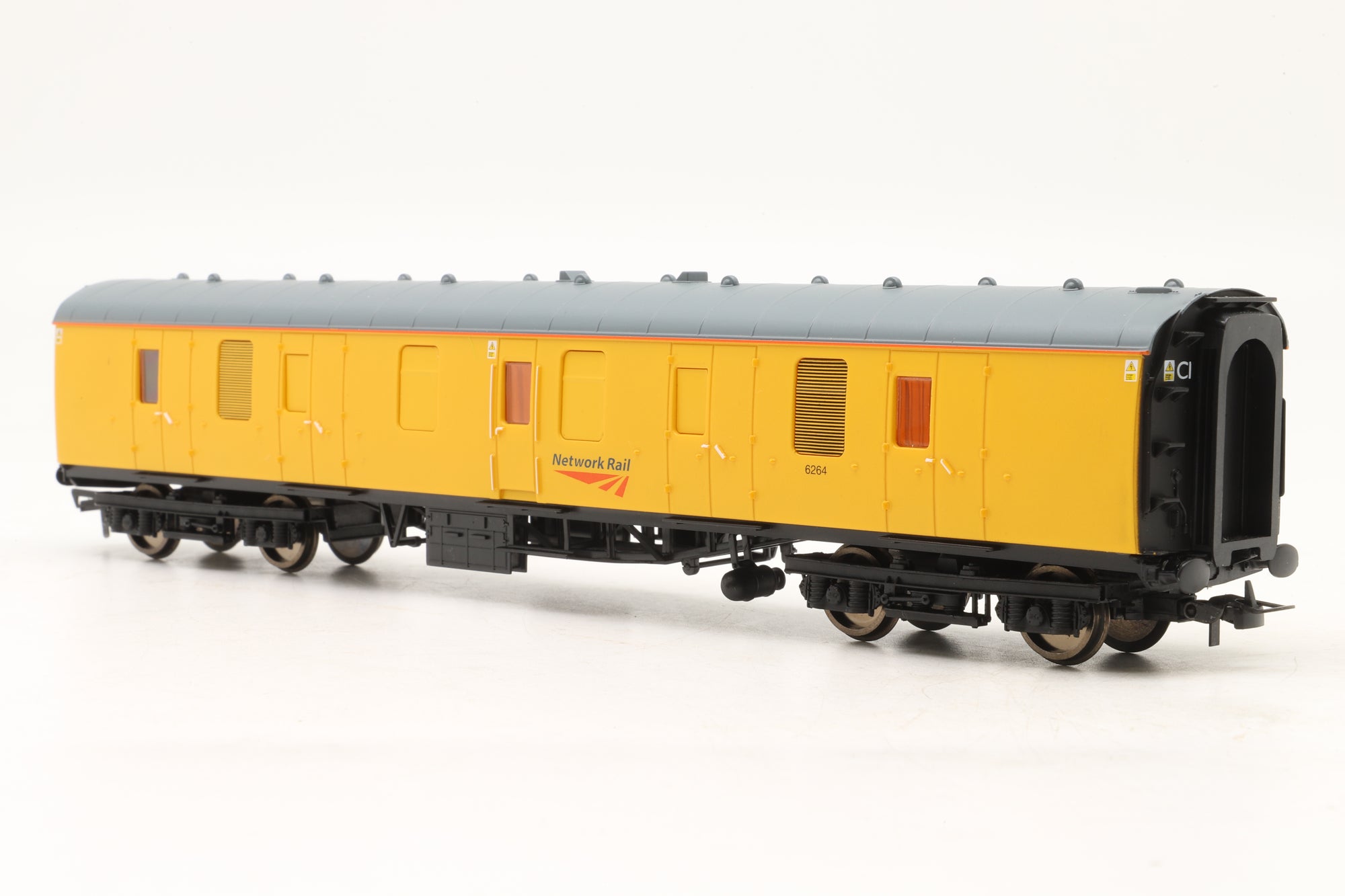 Hornby OO R4995 Mk1 Generator Van 6264 in Network Rail Yellow