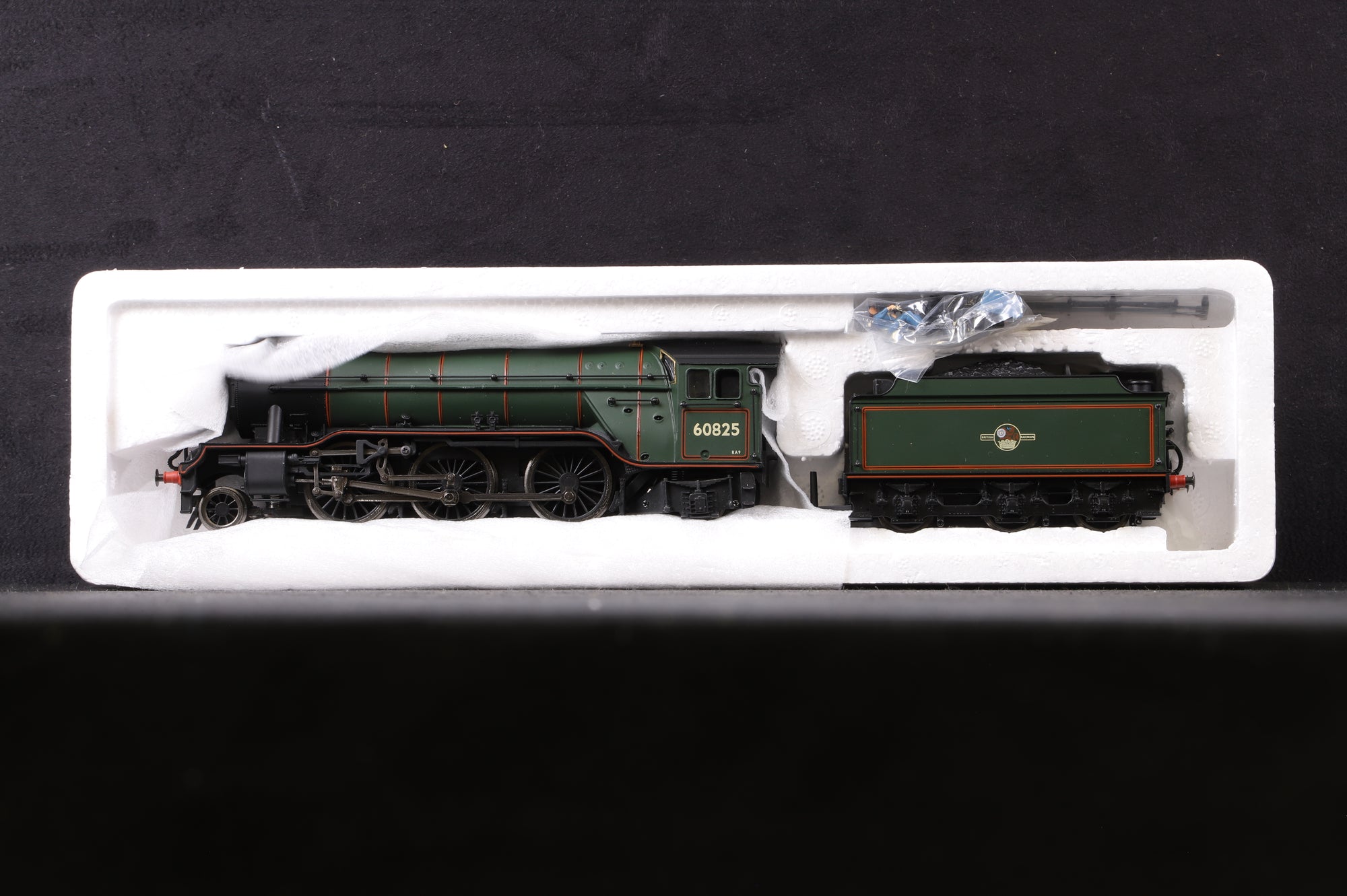 Bachmann OO 31-561 V2 60825 in BR Green w/ Late Crests