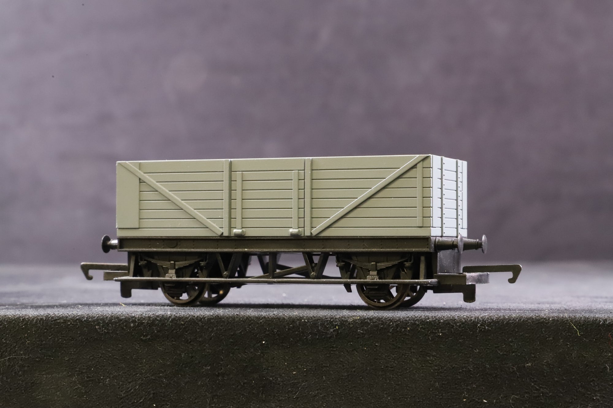 Hornby OO R9054 Thomas & Friends Rake Of 2 Troublesome Trucks