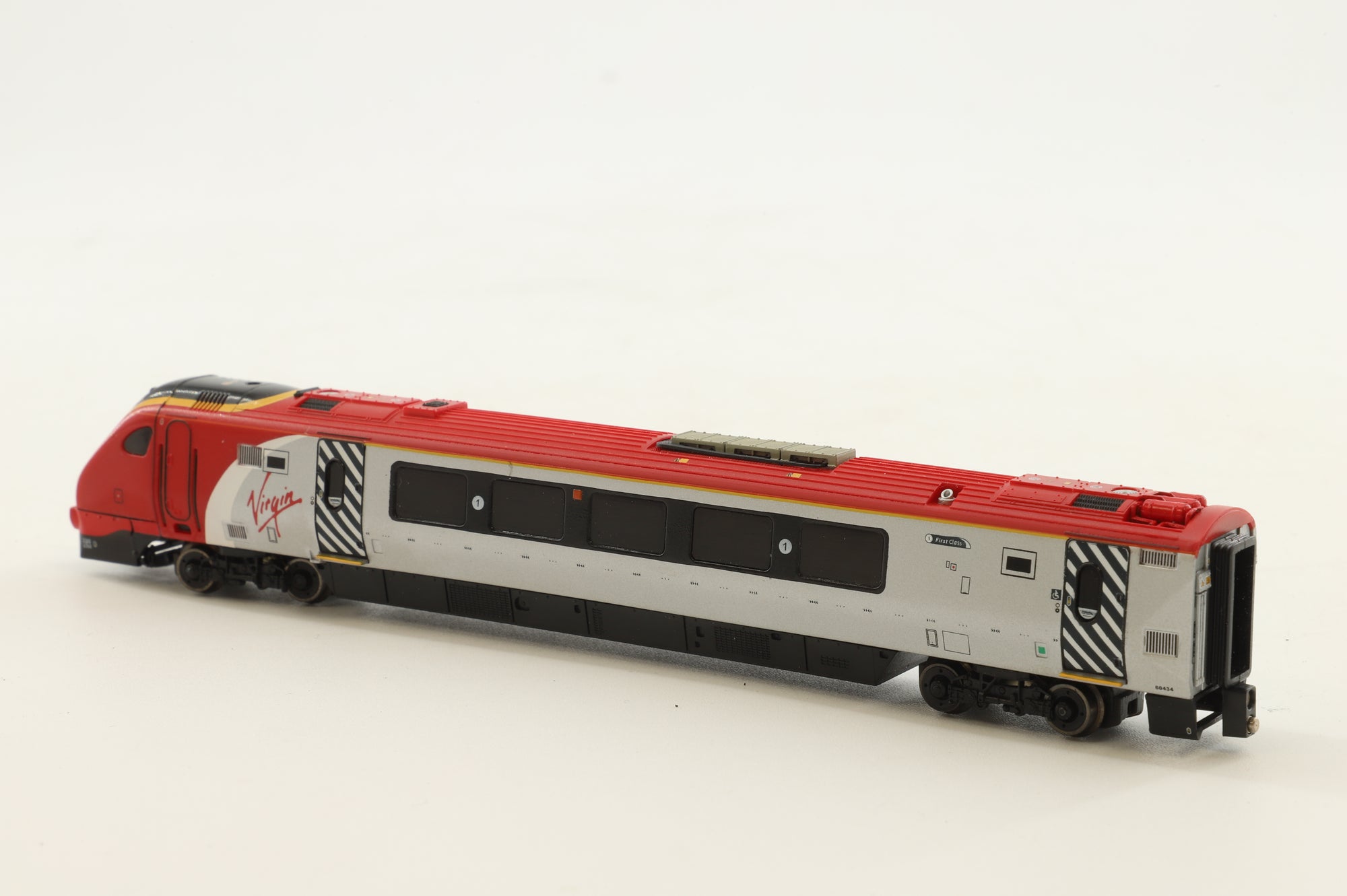 Dapol N ND063F Class 220 '220 034' 4 Car Voyager DMU