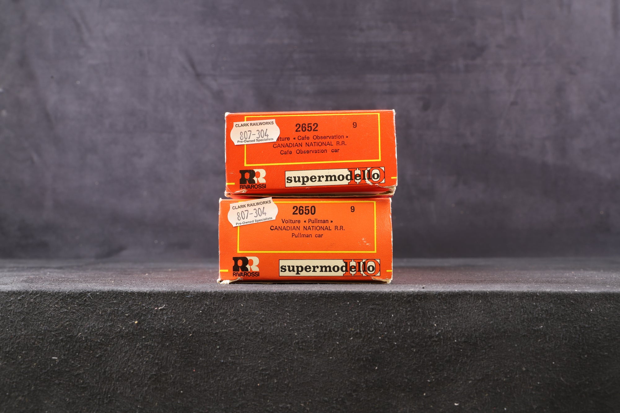 Rivarossi HO Rake Of 2 Canadian National Coaches