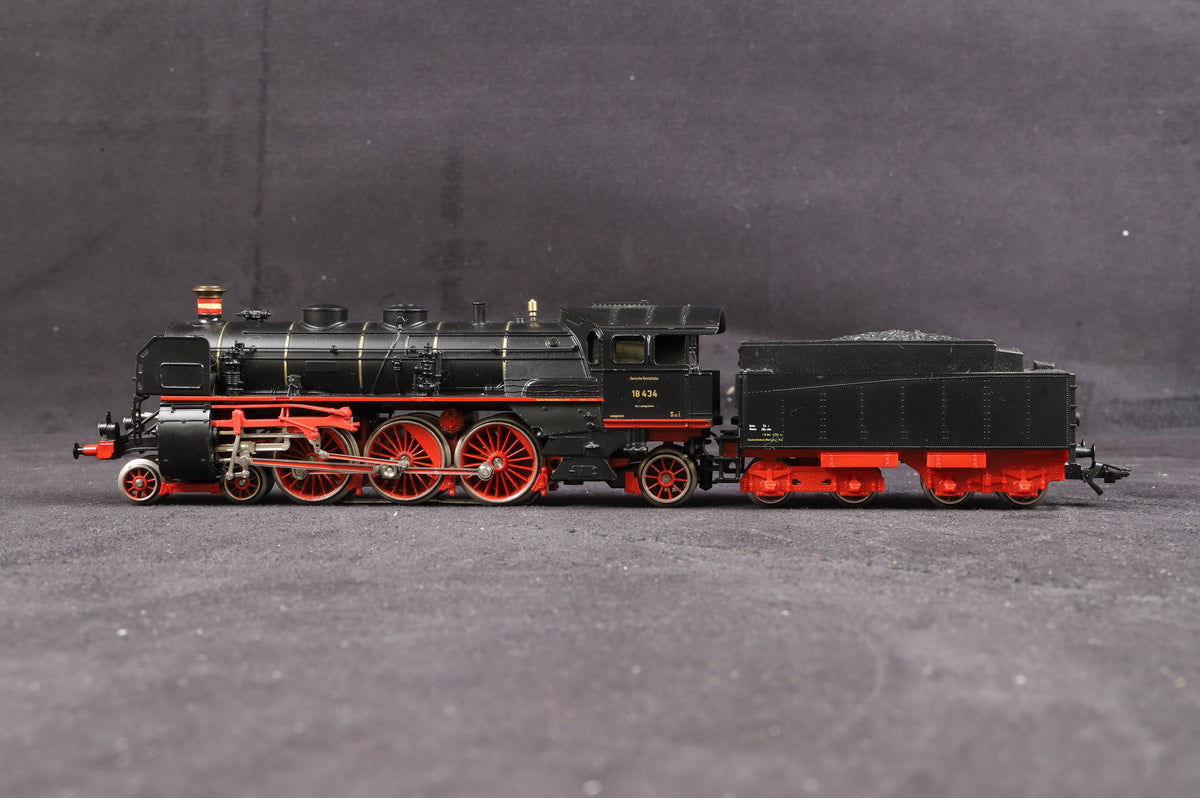 Marklin HO 3618 Digital 3618 4-6-2 DR Black Class 18, 3-Rail &amp; Smoke
