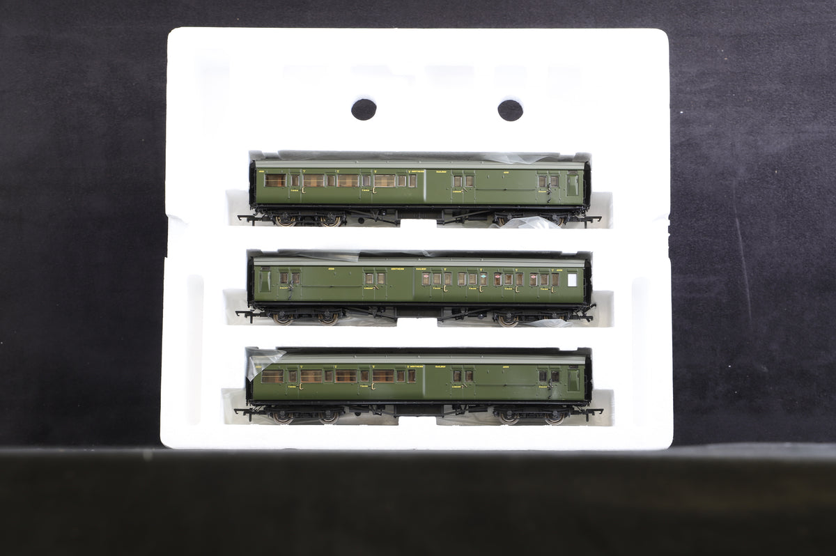 Hornby OO R3302 1940 &#39;Return From Dunkirk&#39; Train Pack Coaches Only