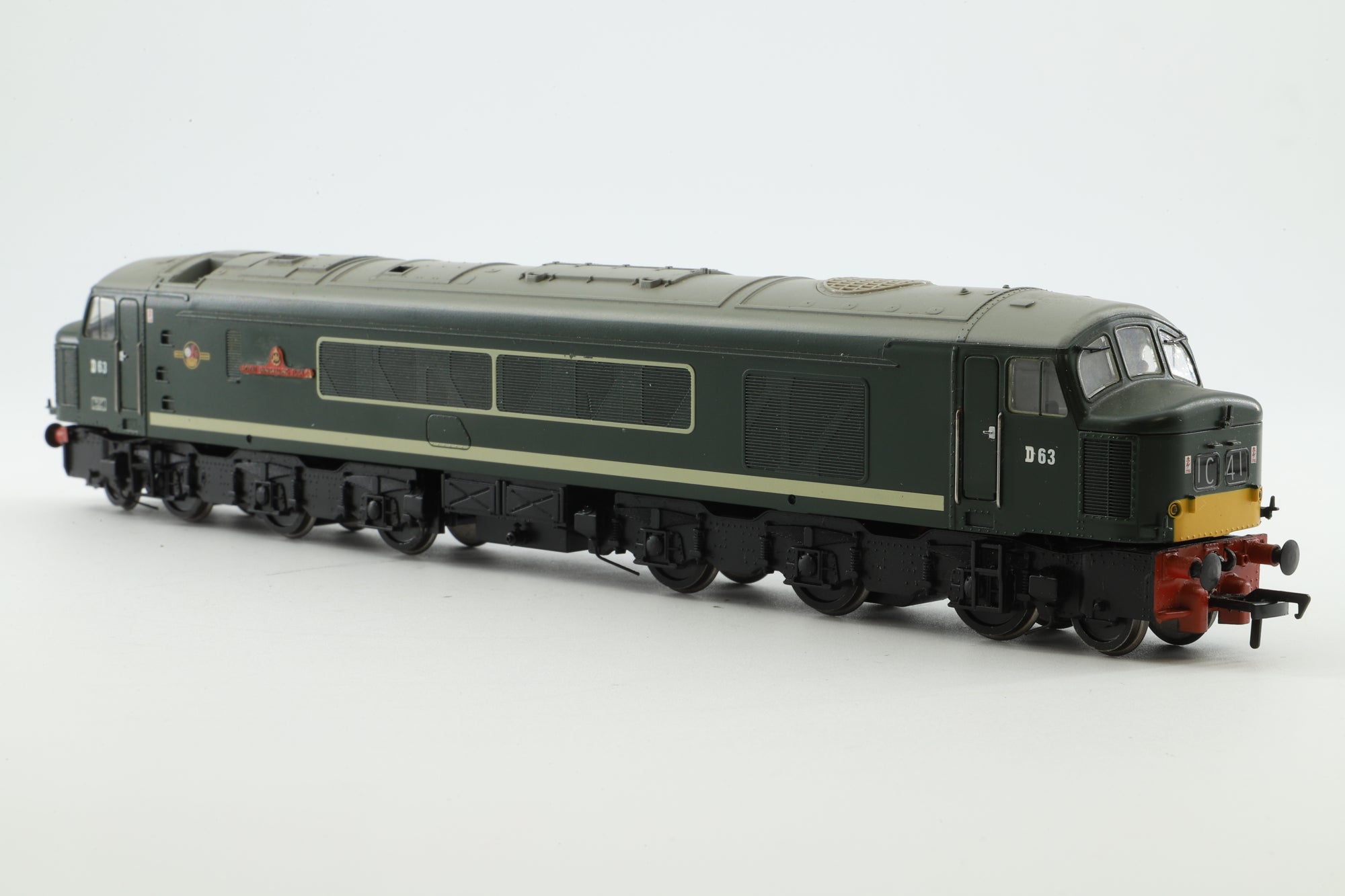 Bachmann OO 32-678DS Class 45 Diesel 'D63' 'Royal Inniskilling Fusilier' BR Green, DCC Sound