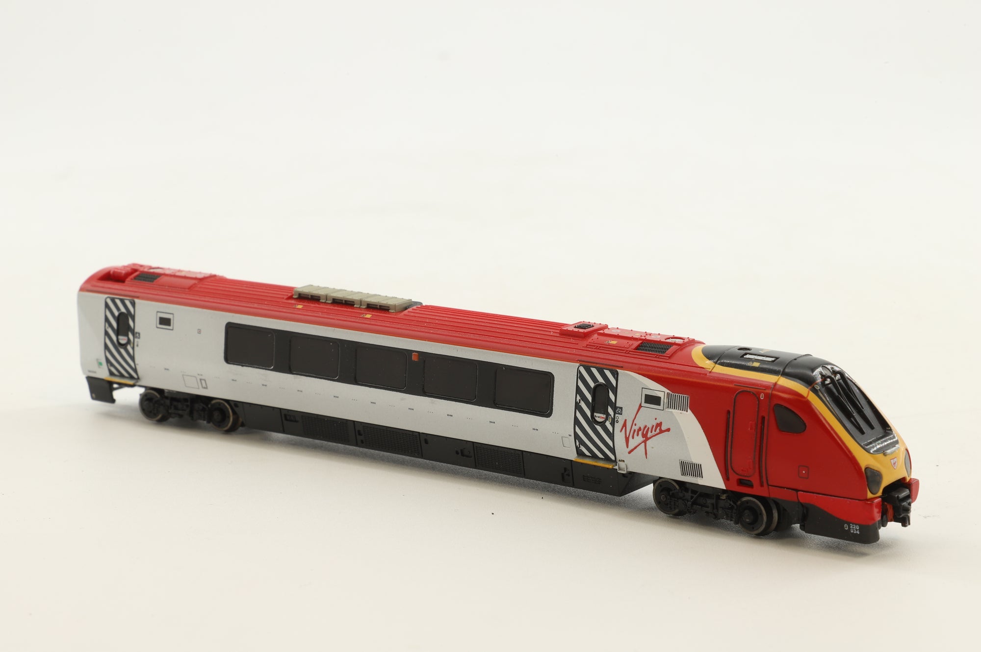 Dapol N ND063F Class 220 '220 034' 4 Car Voyager DMU