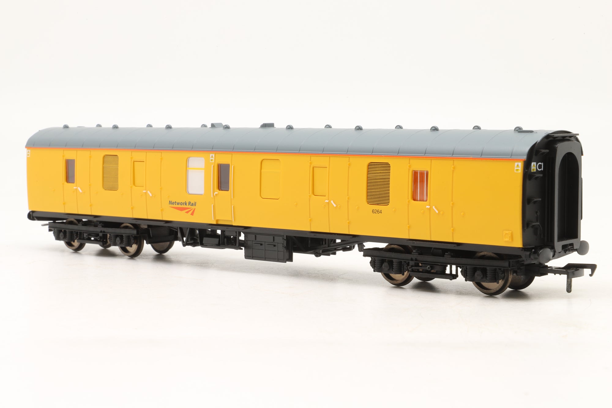 Hornby OO R4995 Mk1 Generator Van 6264 in Network Rail Yellow